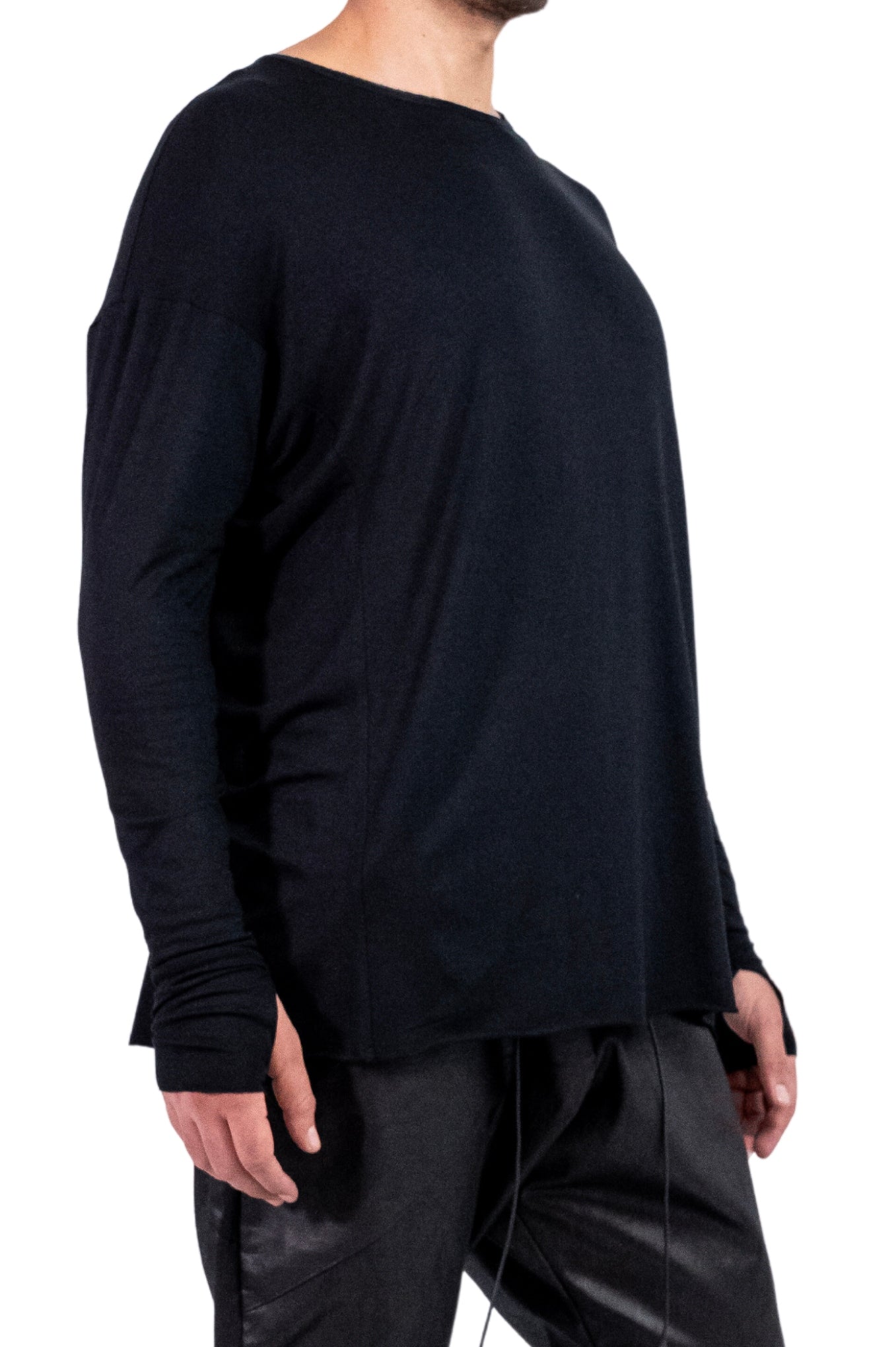 ZHANNAONA shirt long sleeve with thumb holes black assymetrical viscose knit minimalist low-key luxury Barcelona avant-garde