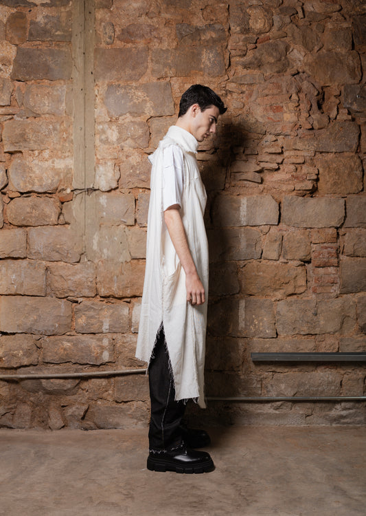 DUNE Transformable Cape in OFF White Linen & Cotton - ZHANNAONA | Partes de arriba - Detail View