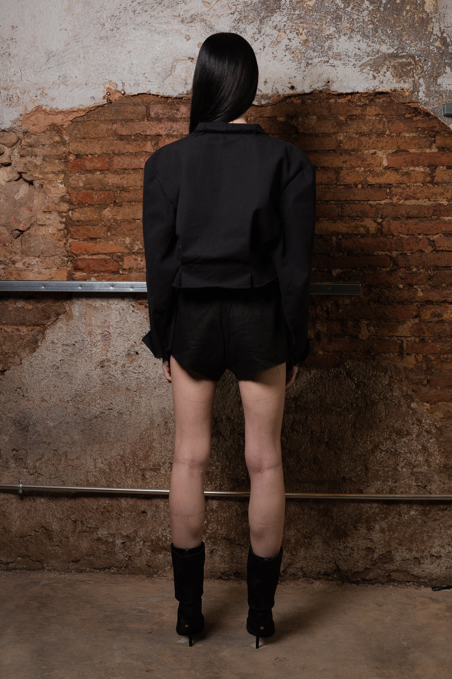 Frayed Crop Linen Blazer - ZHANNAONA | Partes de arriba - Back View