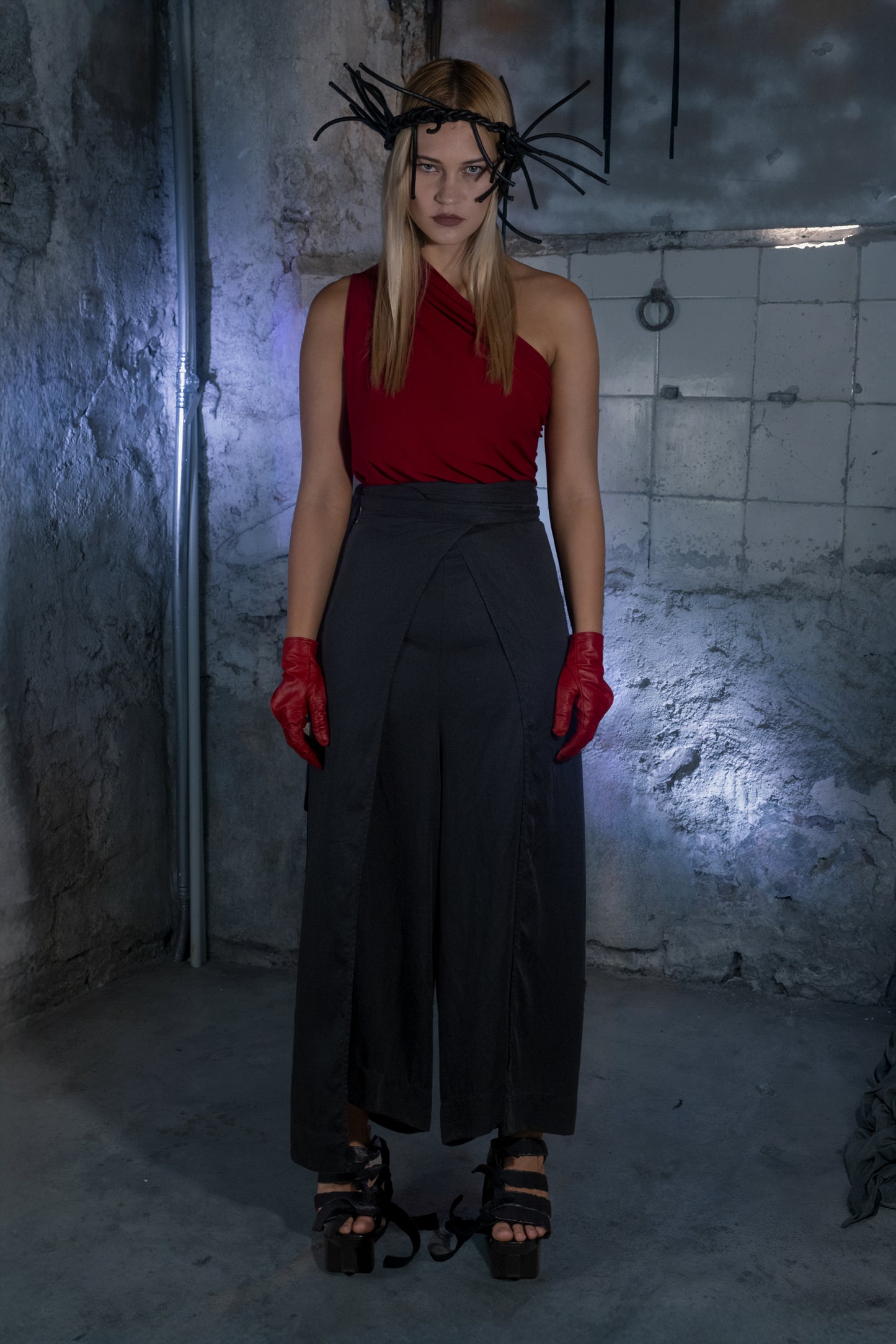 Tube Top in Bordeaux Viscose - ZHANNAONA | Bañadores - View 5