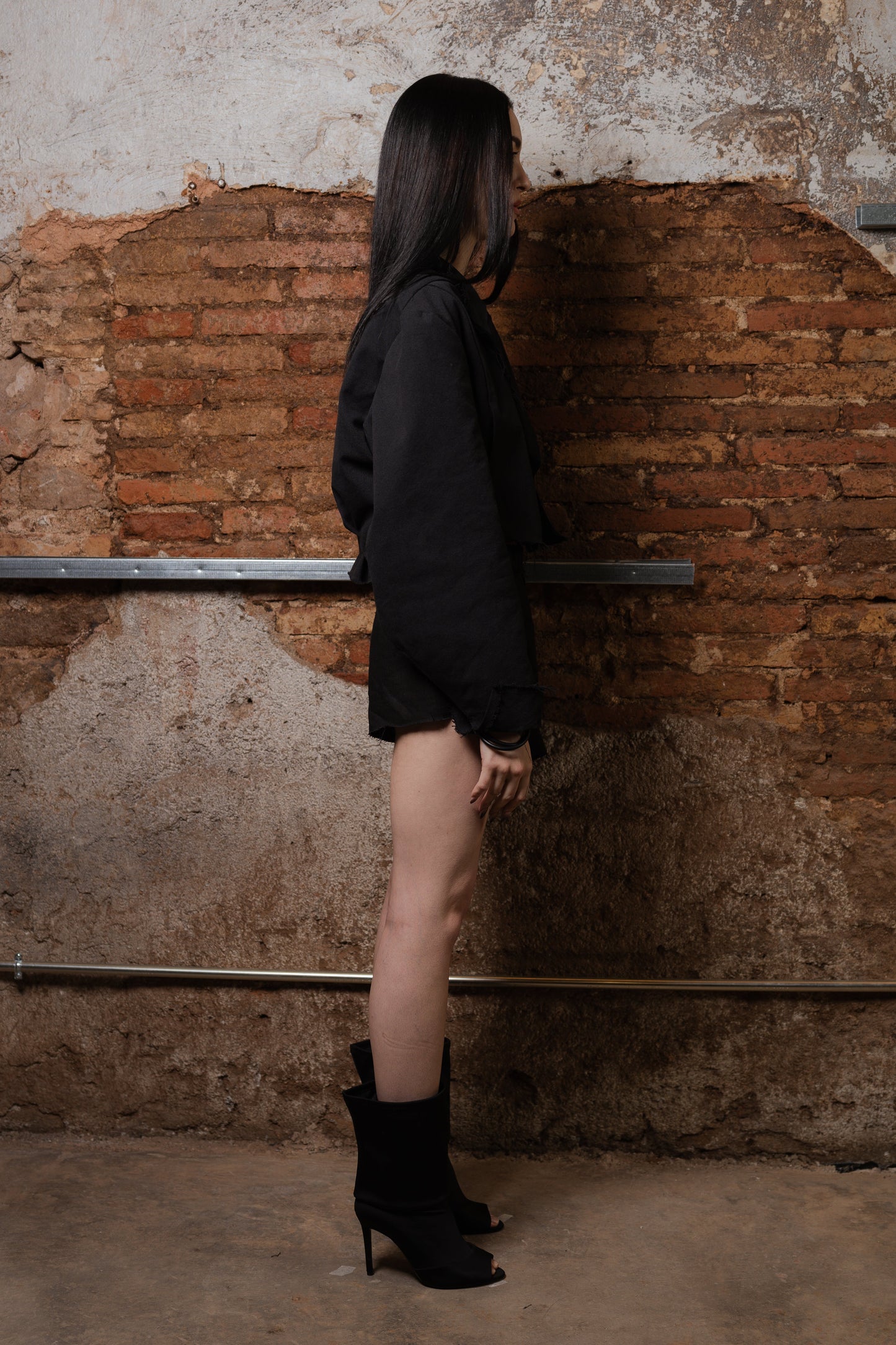 Frayed Crop Linen Blazer