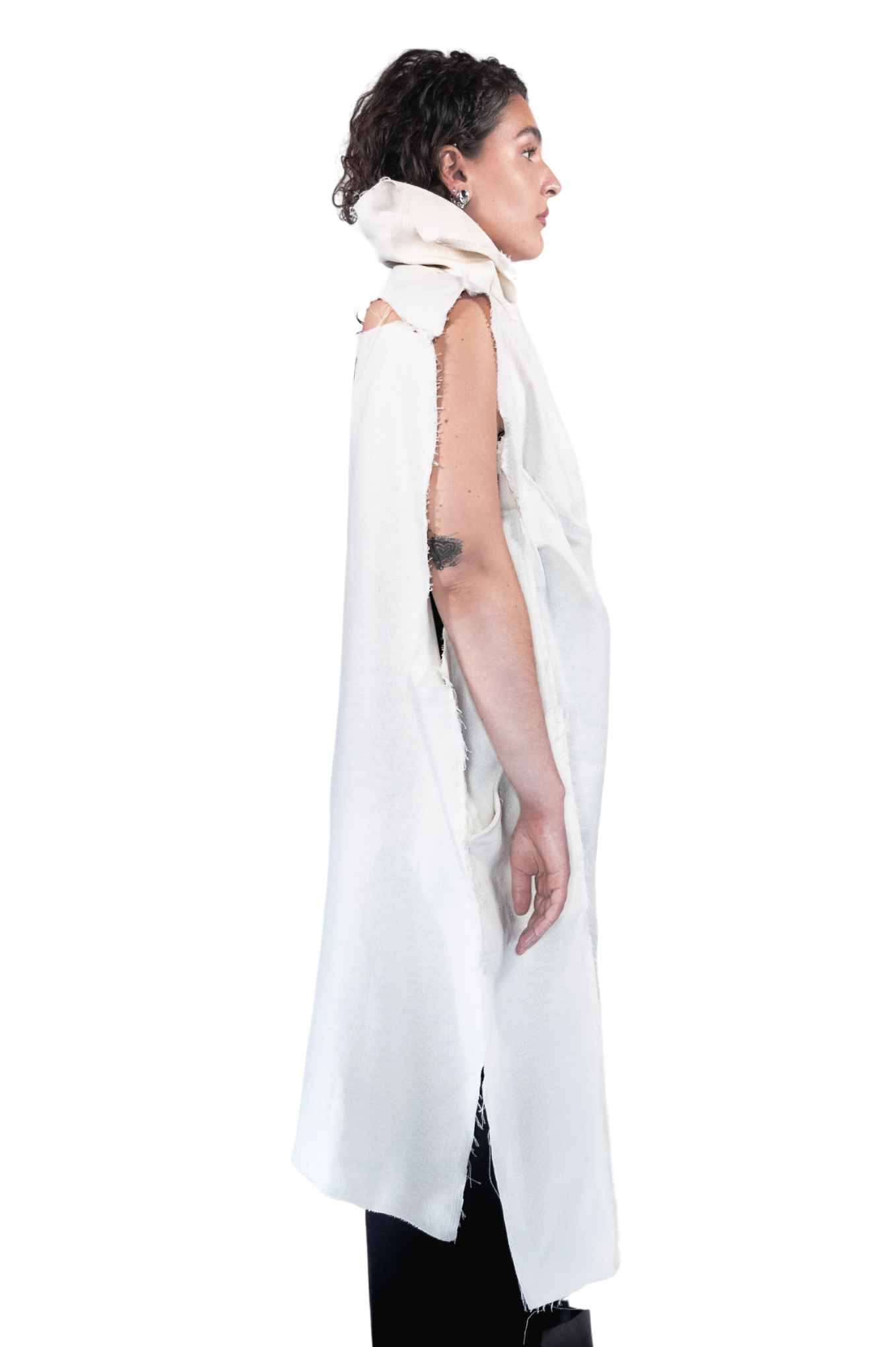 ZHANNAONA coat dune linen cotton bone white transformable sleeveless asymmetrical  oversize genderfluid unisex futuristic style Barcelona avant-garde