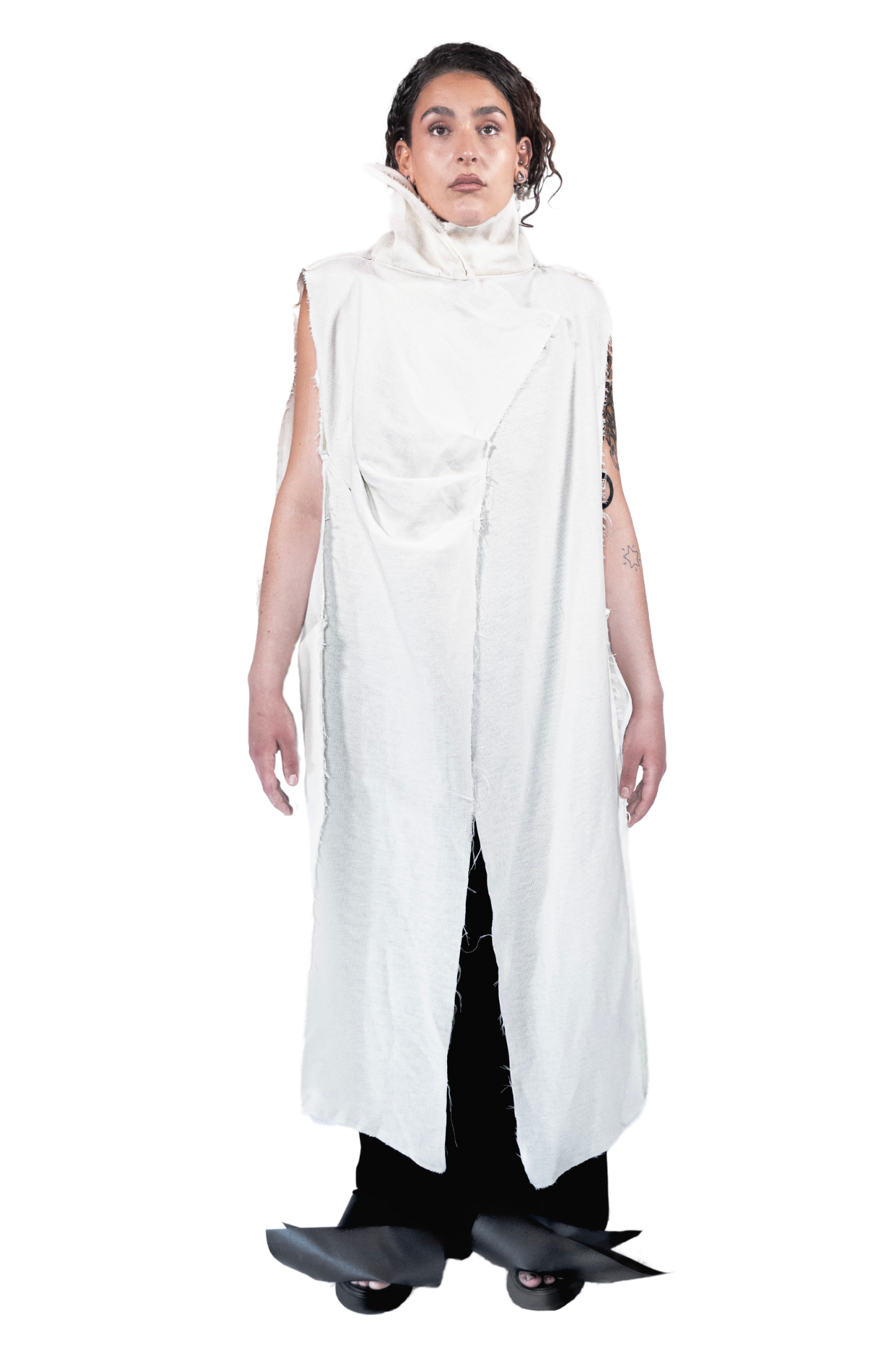 ZHANNAONA coat dune linen cotton bone white transformable sleeveless asymmetrical  oversize genderfluid unisex futuristic style Barcelona avant-garde