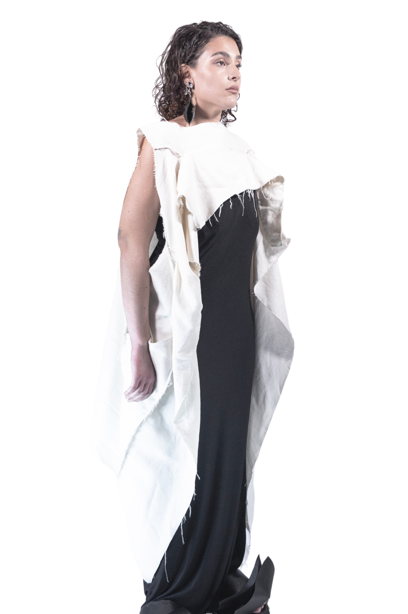 ZHANNAONA coat dune linen cotton bone white transformable sleeveless asymmetrical  oversize genderfluid unisex futuristic style Barcelona avant-garde