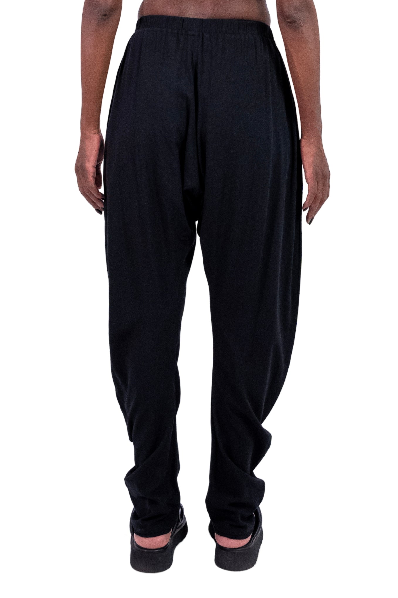 ZHANNAONA pant low rise black fluid viscose with draping and comfortable fit genderfluid Barcelona avant-garde