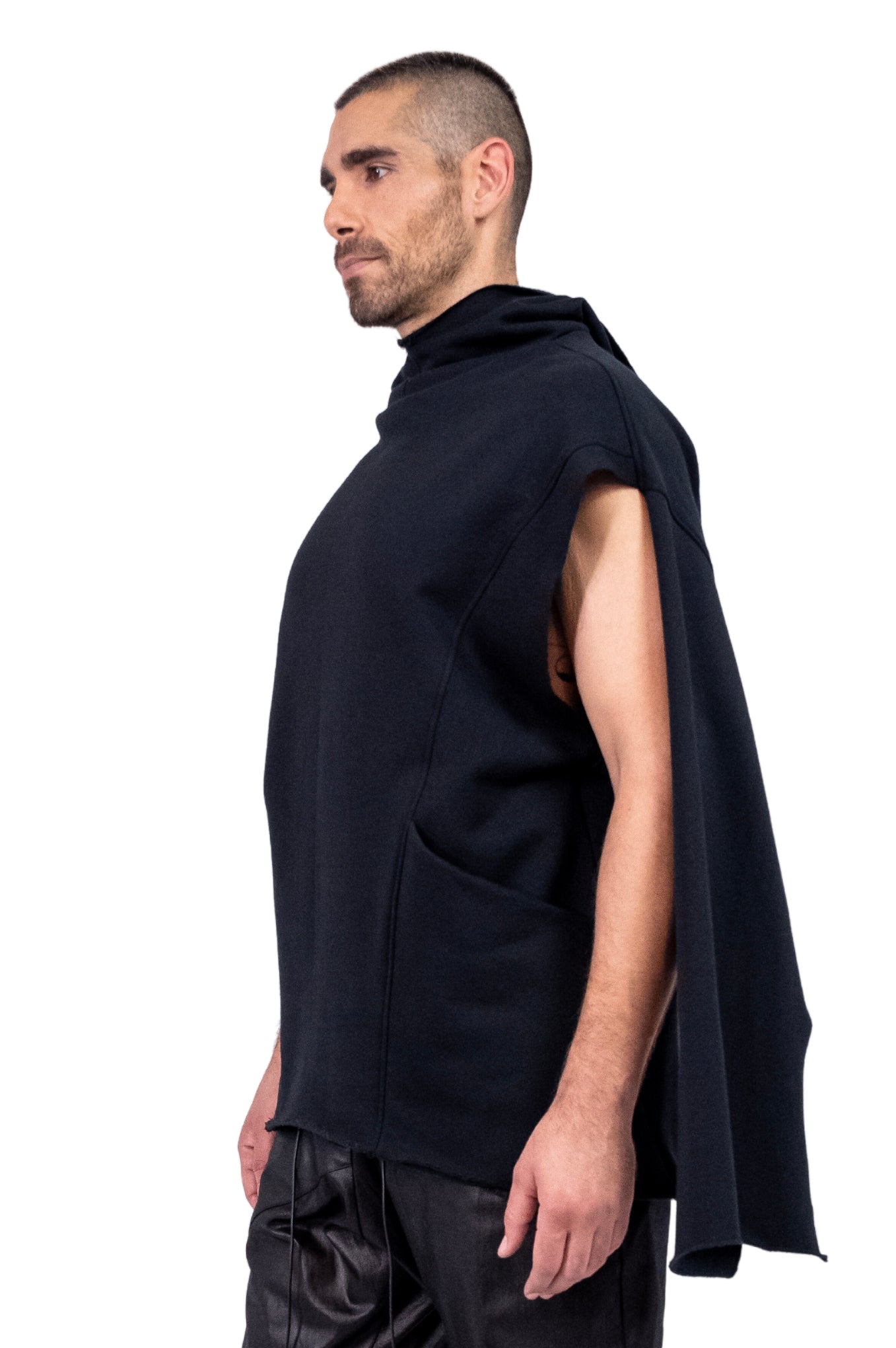 ZHANNAONA poncho sweatshirt black plush transformable outdoor Bauhaus-style pocket genderfluid oversize Barcelona avant-garde