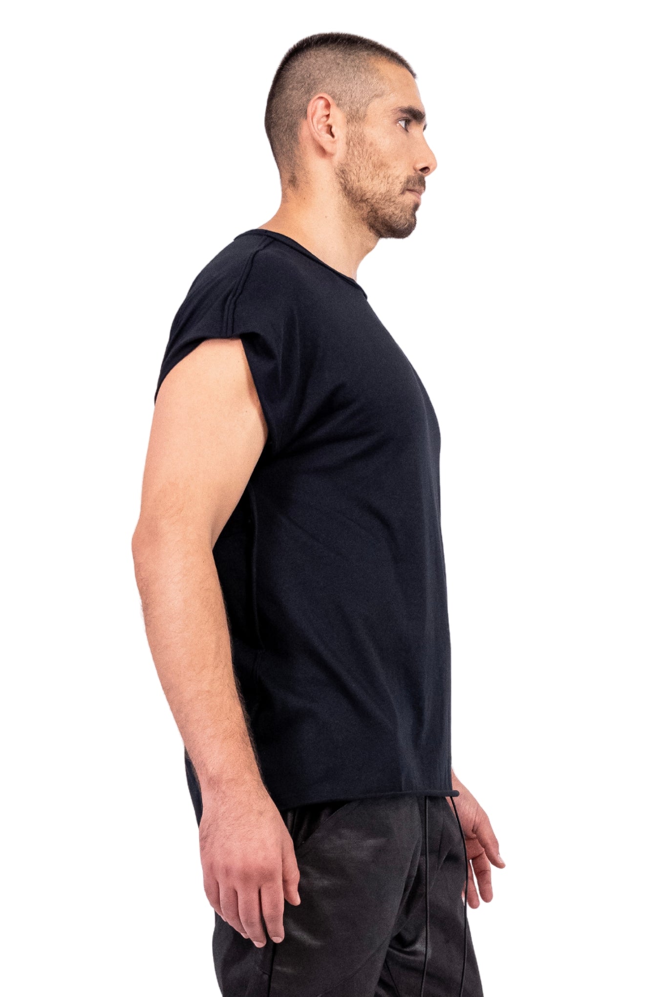 ZHANNAONA t shirt black organiccotton sleeveless asymmetrical minimalist low cost luxury genderfluid oversize zero waste Barcelona avant-garde 