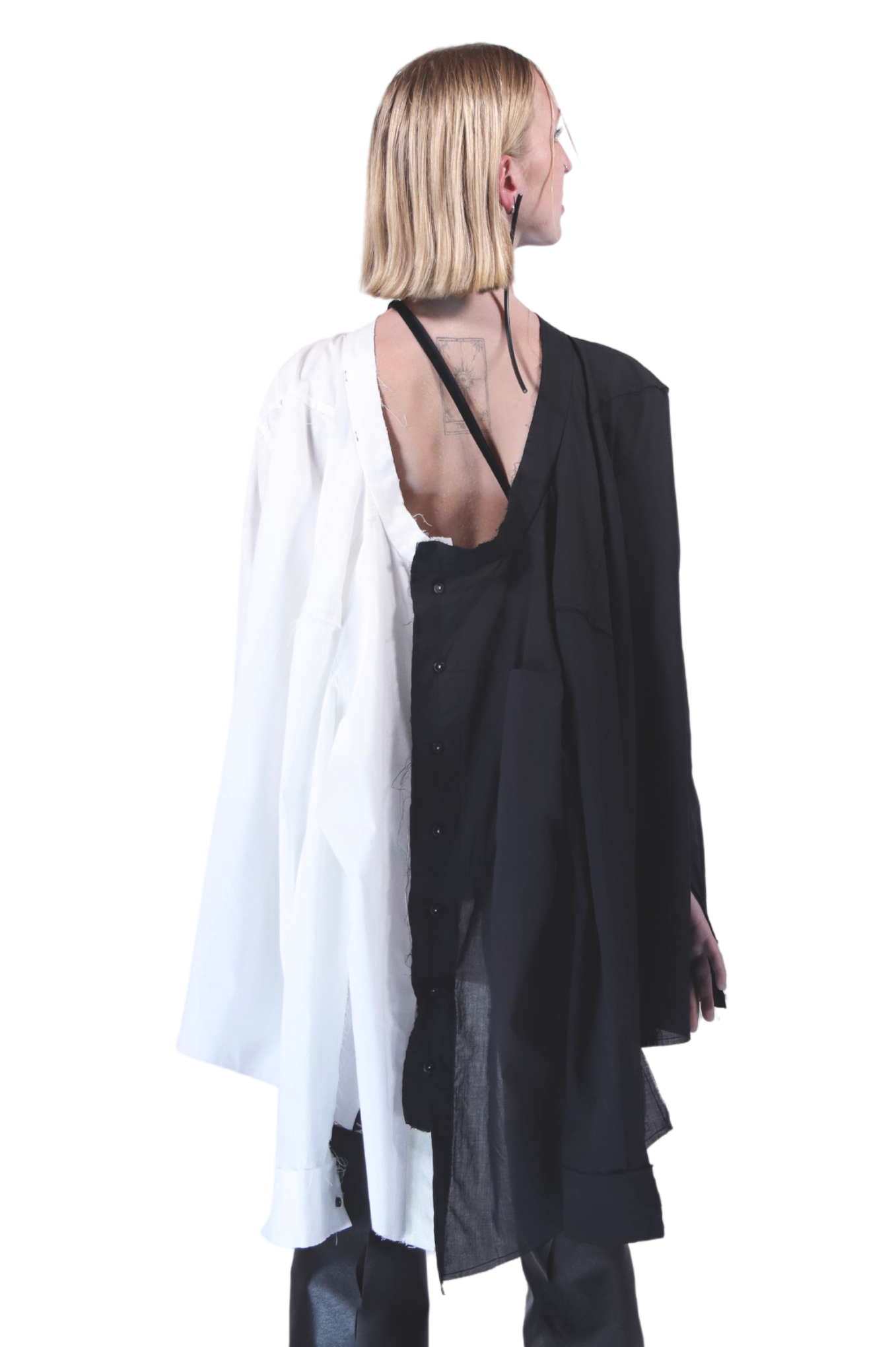 ZHANNAONA shirt linen asymmetrical oversized shirt with Japanese cut in bone whit unisex with leather buttons genderfluid unisex handmade Barcelona avant-garde