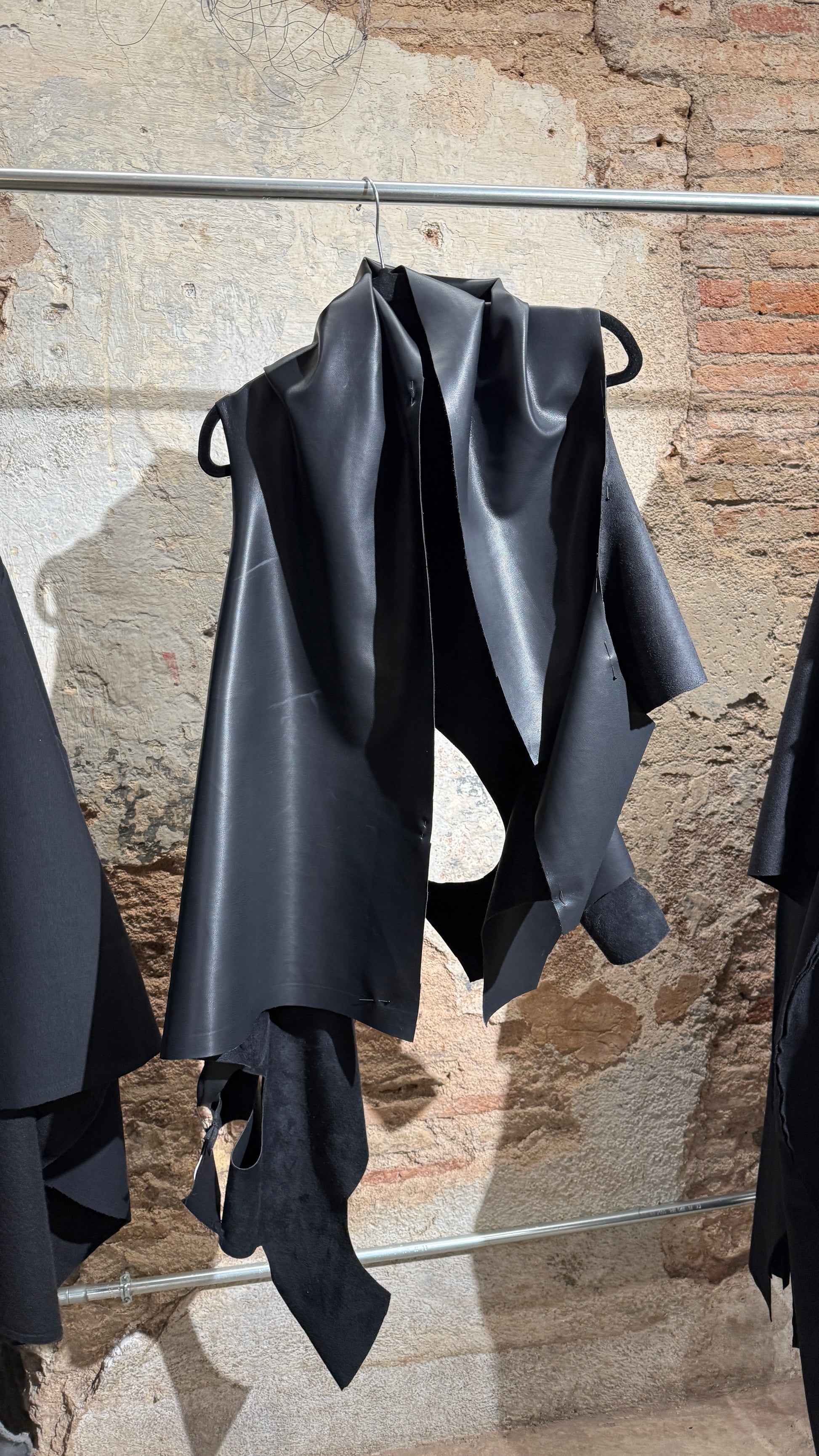 Mutant Leather Vegan Transformable - ZHANNANONA | Partes de arriba - Detail View