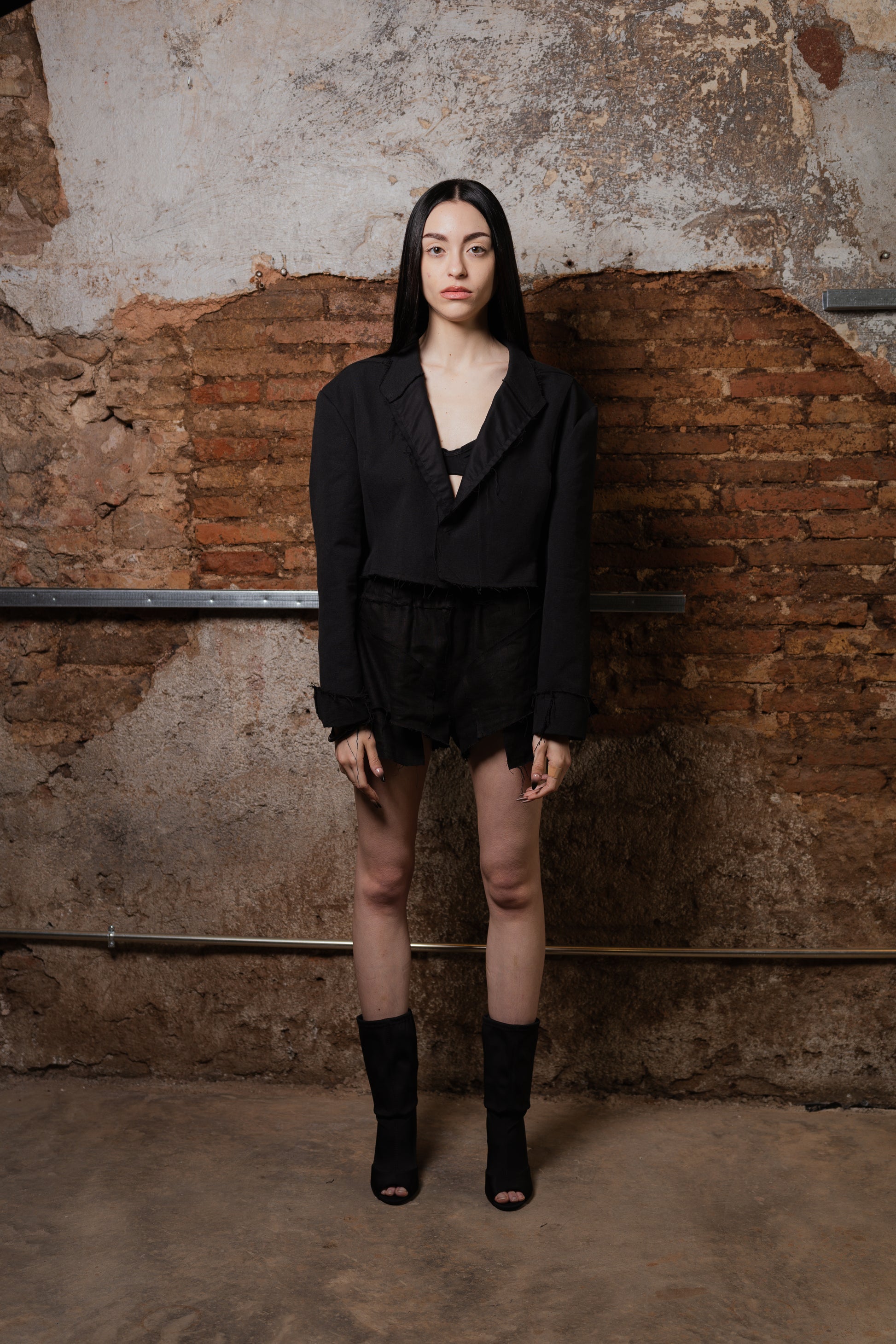Armor Linen Crop Short - ZHANNAONA | Pantalones