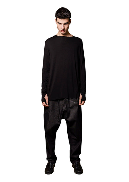 Asymmetrisches schwarzes Langarmshirt mit Daumenlöchern