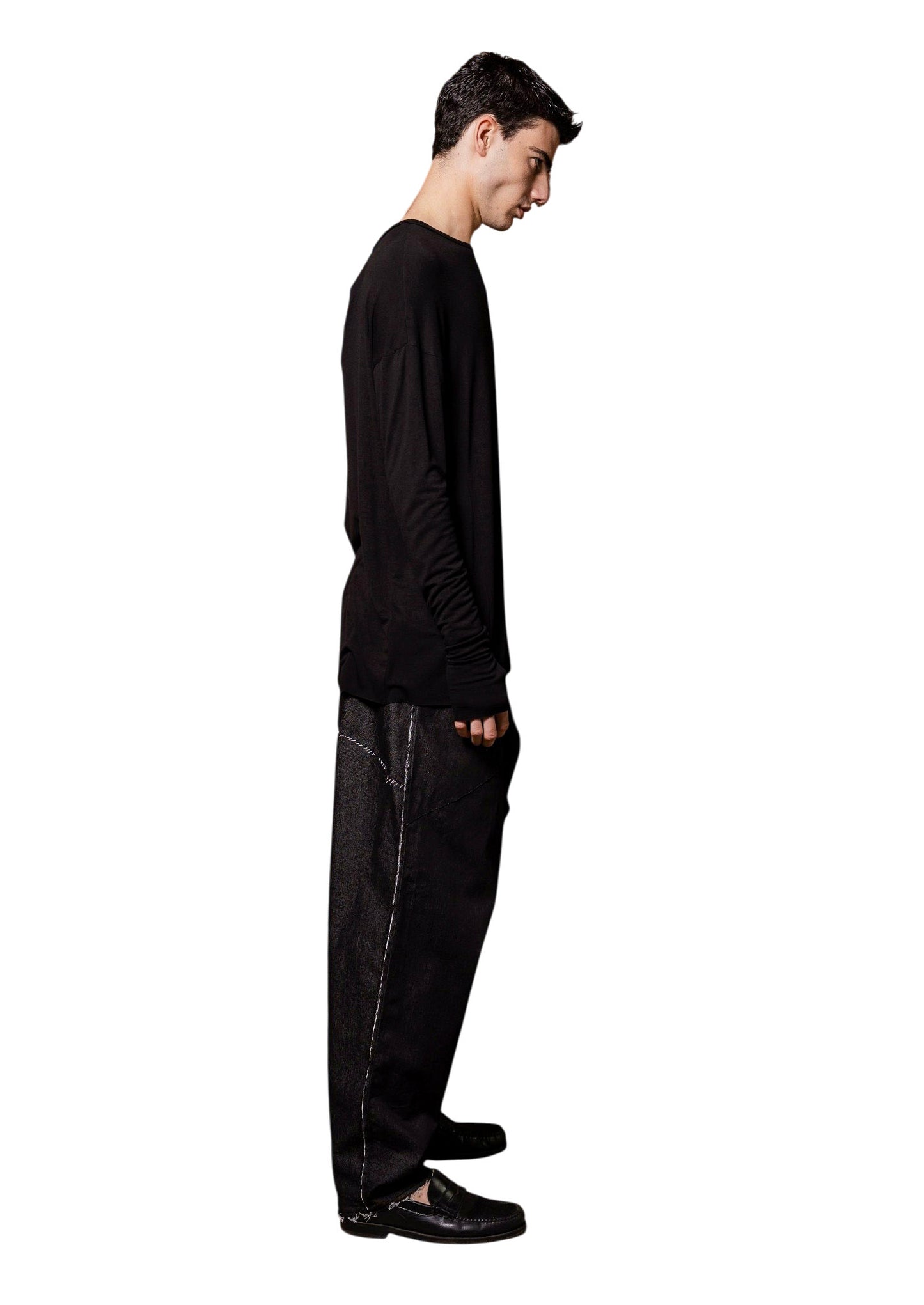 Asymmetrisches schwarzes Langarmshirt mit Daumenlöchern