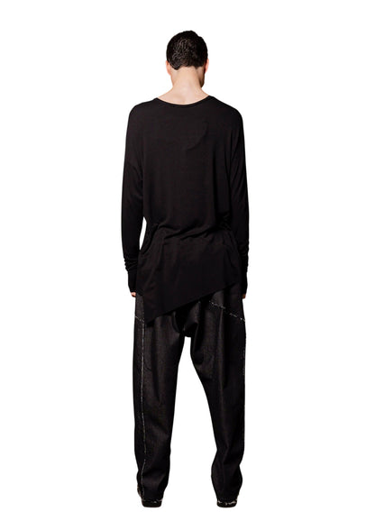 Asymmetrisches schwarzes Langarmshirt mit Daumenlöchern