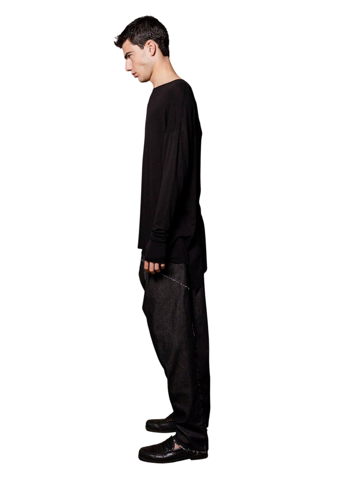 Asymmetrisches schwarzes Langarmshirt mit Daumenlöchern