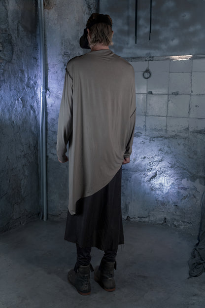 Asymmetrical Long sleeve SKYLINE in Bamboo - ZHANNAONA | Camisetas - Back View