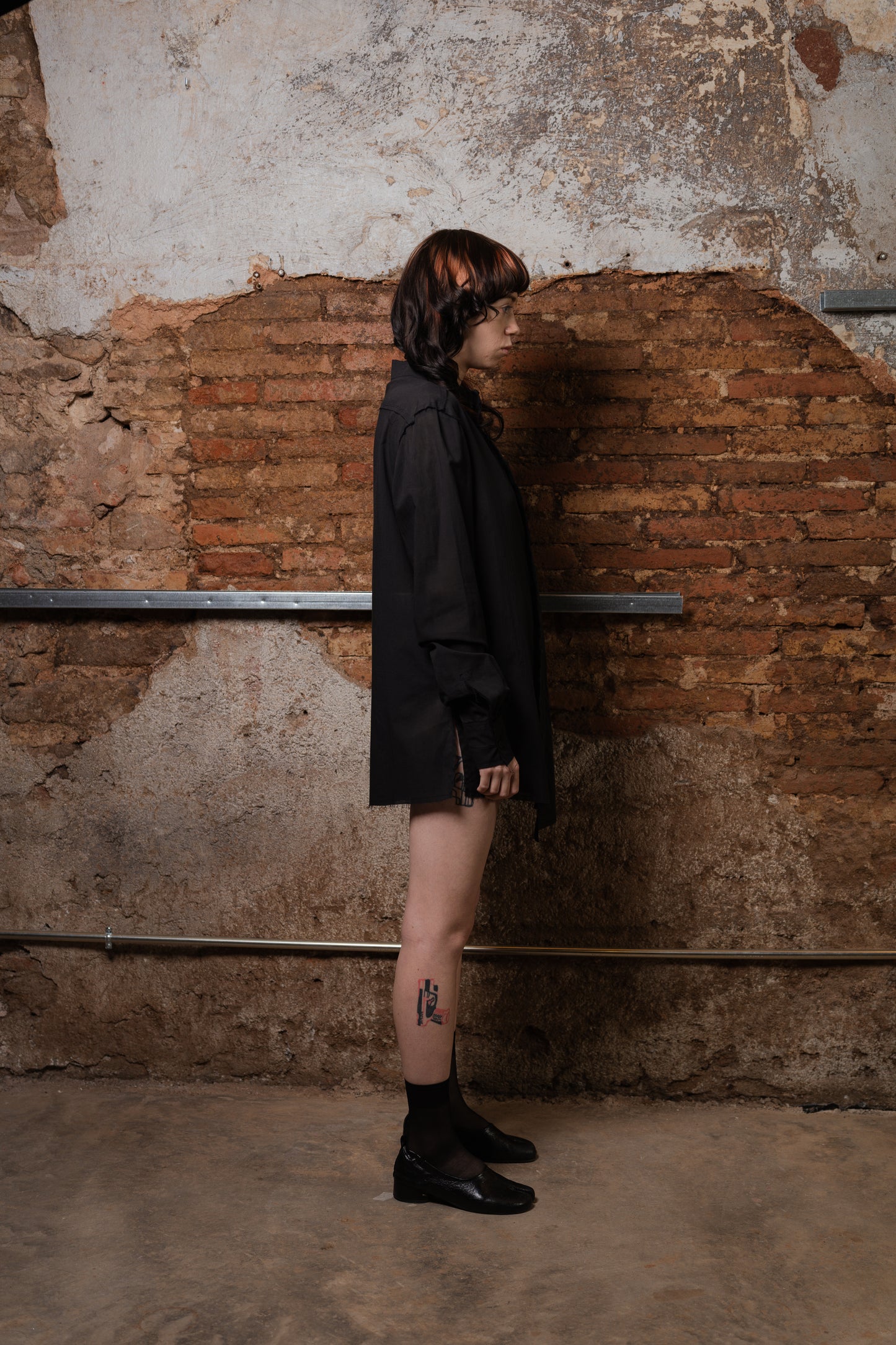 Asymmetrical Shirt TWINS in Black Cotton - ZHANNAONA | Partes de arriba - Detail View