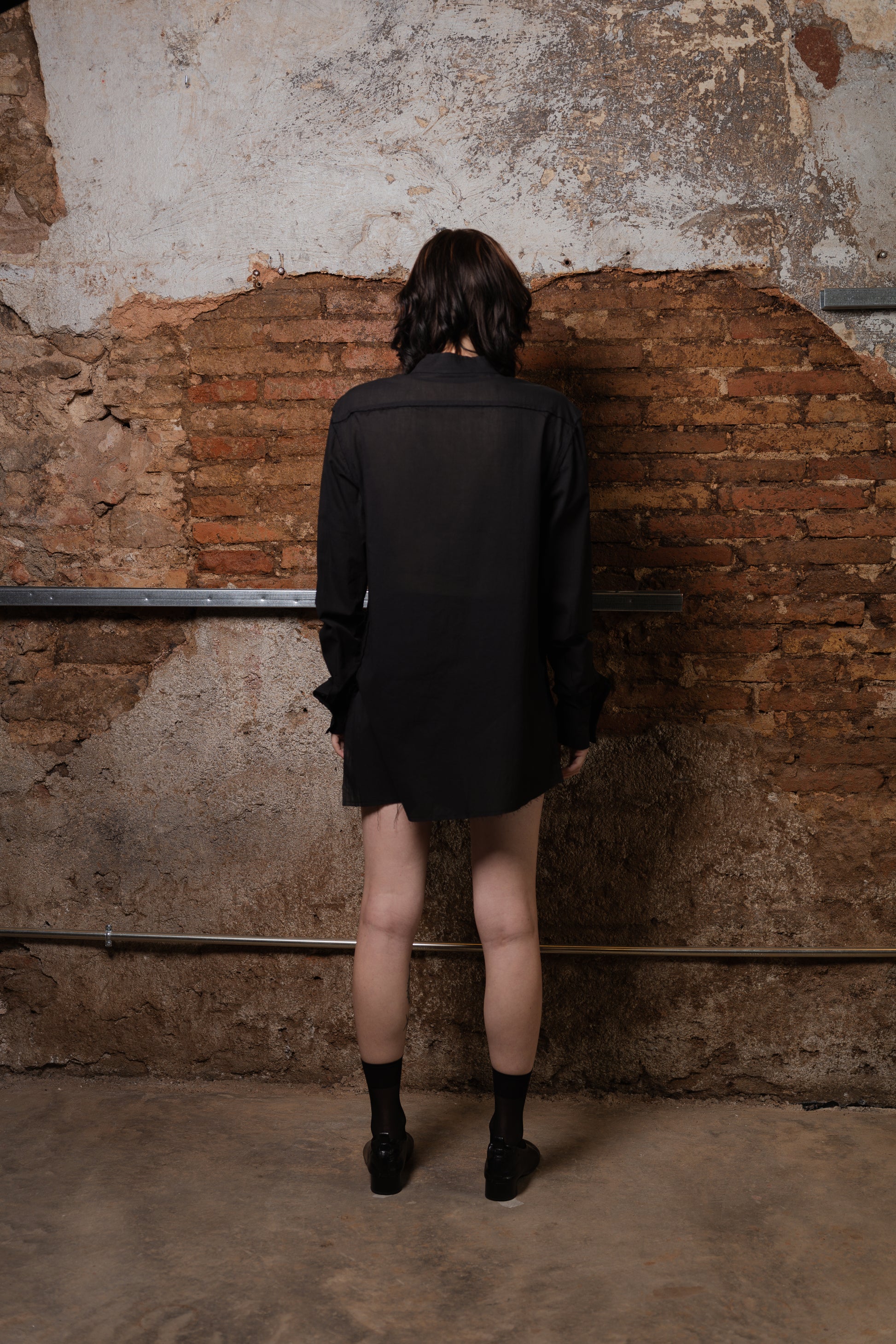 Asymmetrical Shirt TWINS in Black Cotton - ZHANNAONA | Partes de arriba - Back View
