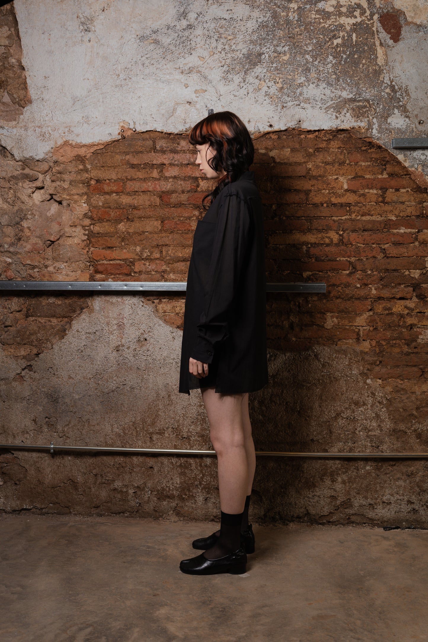 Asymmetrical Shirt TWINS in Black Cotton - ZHANNAONA | Partes de arriba - View 4