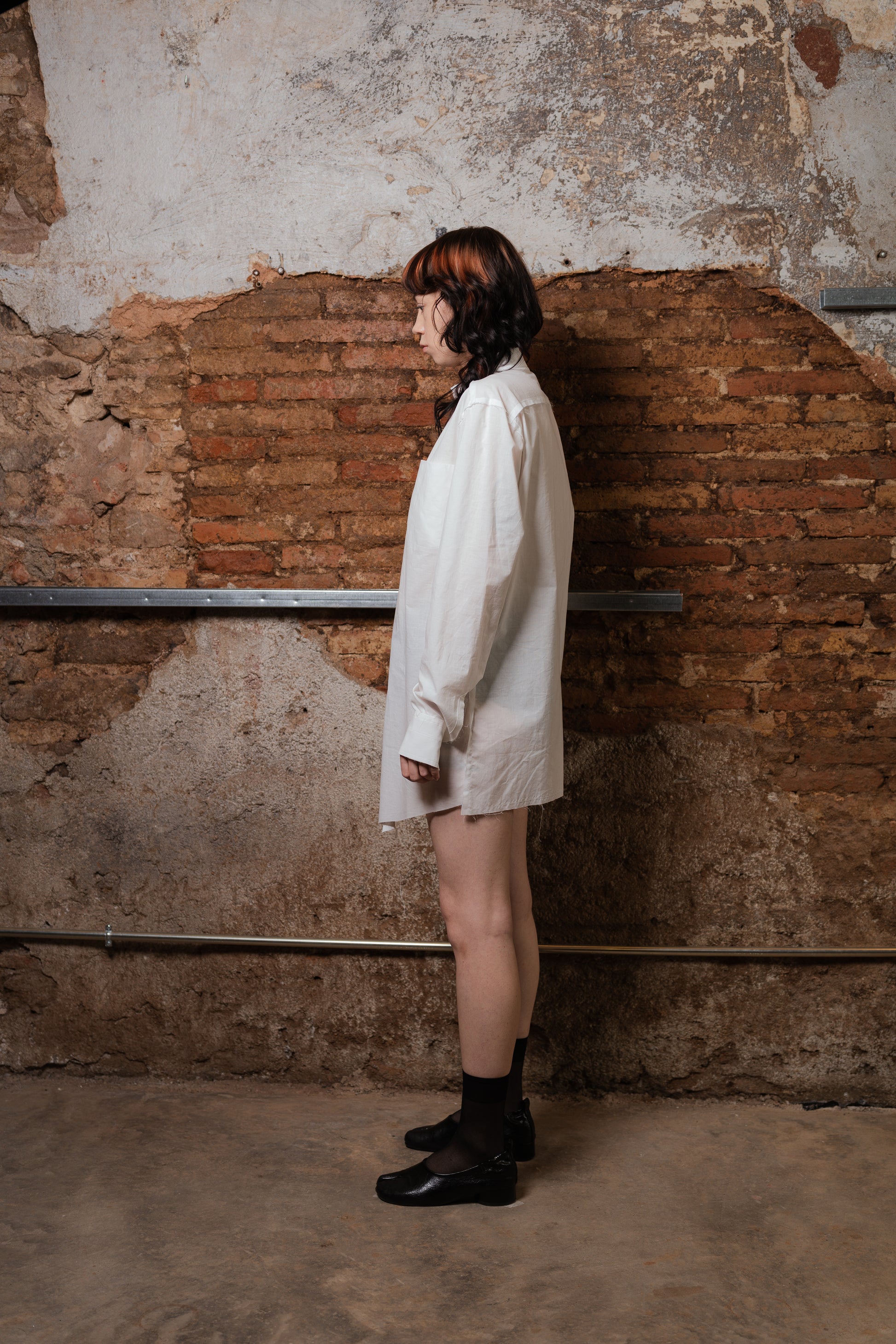 Asymmetrical Shirt TWINS in White Cotton - ZHANNAONA | Partes de arriba - View 4