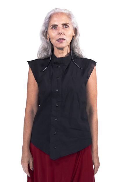 Asymmetrical Sleeveless Shirt TWINS in Black Cotton - ZHANNAONA | Partes de arriba