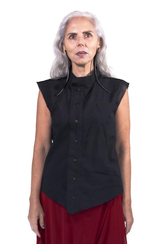 Asymmetrical Sleeveless Shirt TWINS in Black Cotton - ZHANNAONA | Partes de arriba