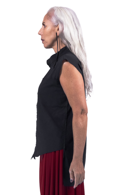 Asymmetrical Sleeveless Shirt TWINS in Black Cotton - ZHANNAONA | Partes de arriba - View 4
