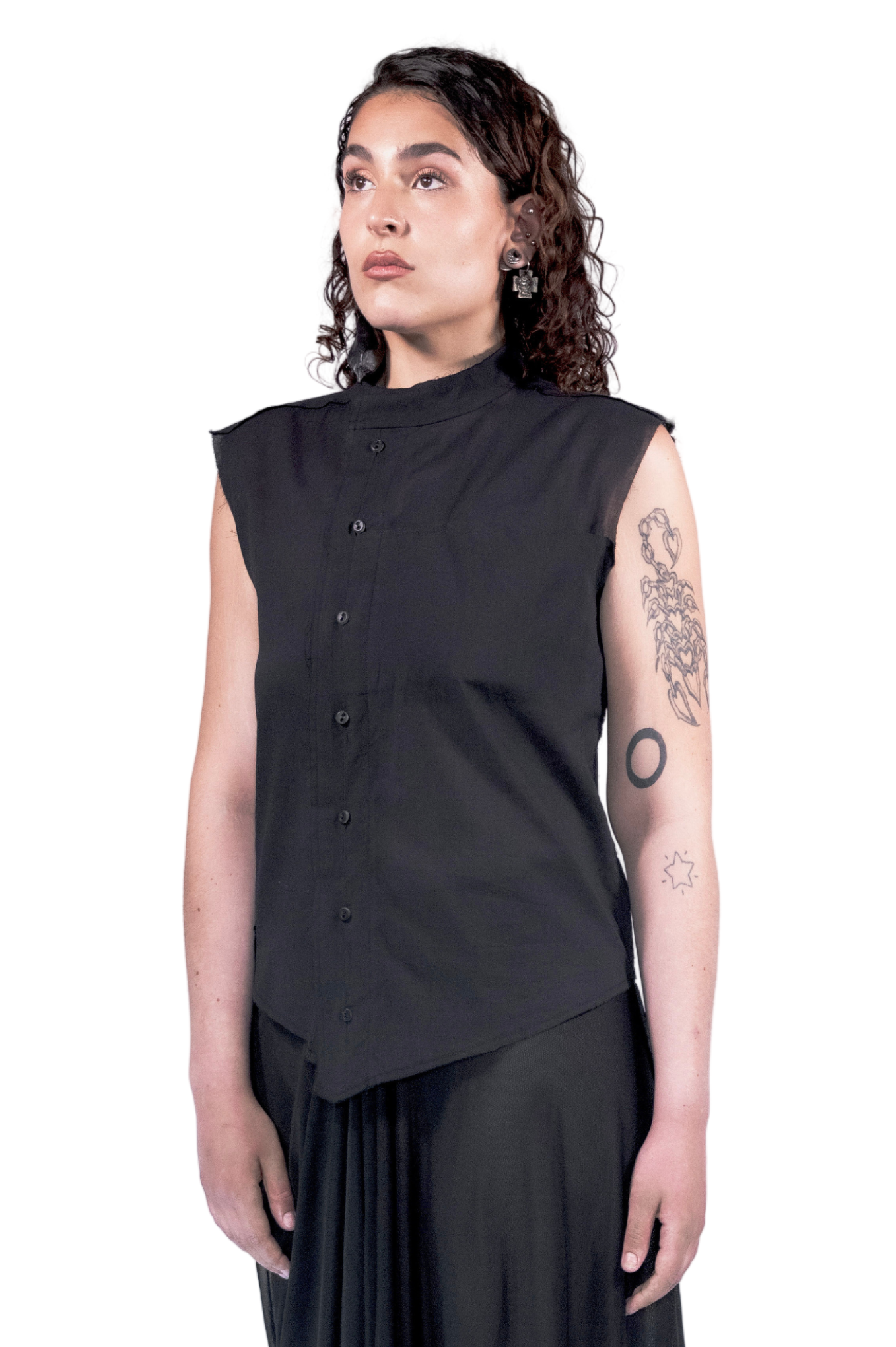 Asymmetrical Sleeveless Shirt TWINS in Black Cotton - ZHANNAONA | Partes de arriba - View 7