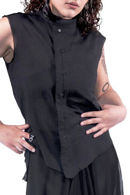 Asymmetrical Sleeveless Shirt TWINS in Black Cotton - ZHANNAONA | Partes de arriba - View 8