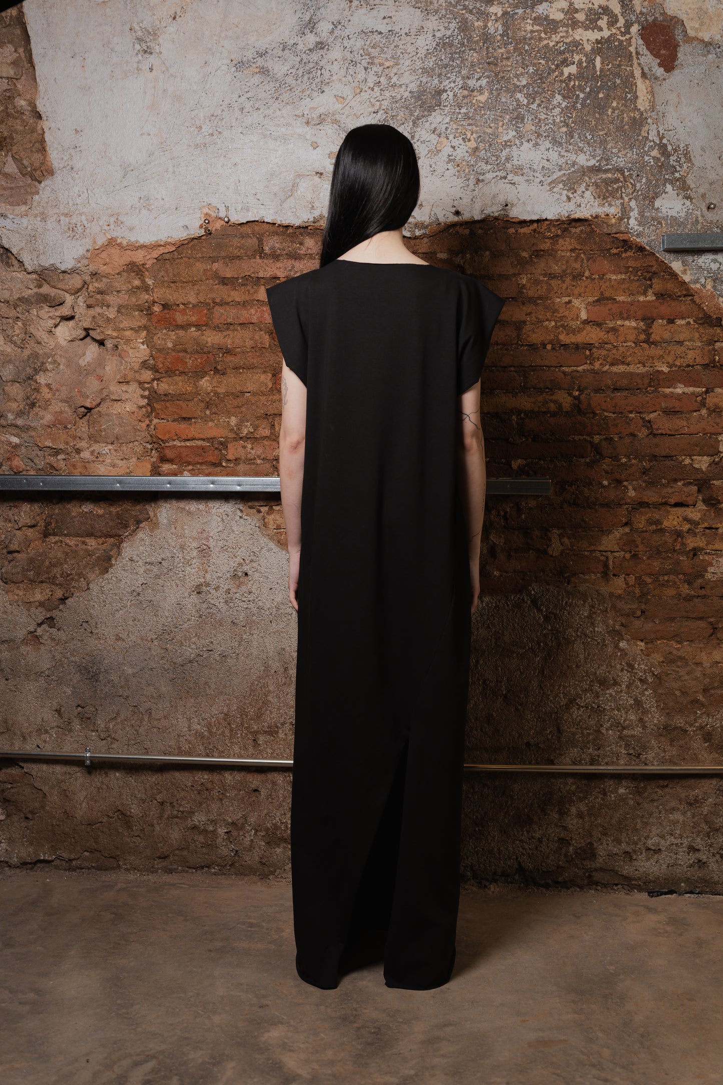 Corp Sleeveless Dress with Logo - ZHANNAONA | Vestidos - Back View