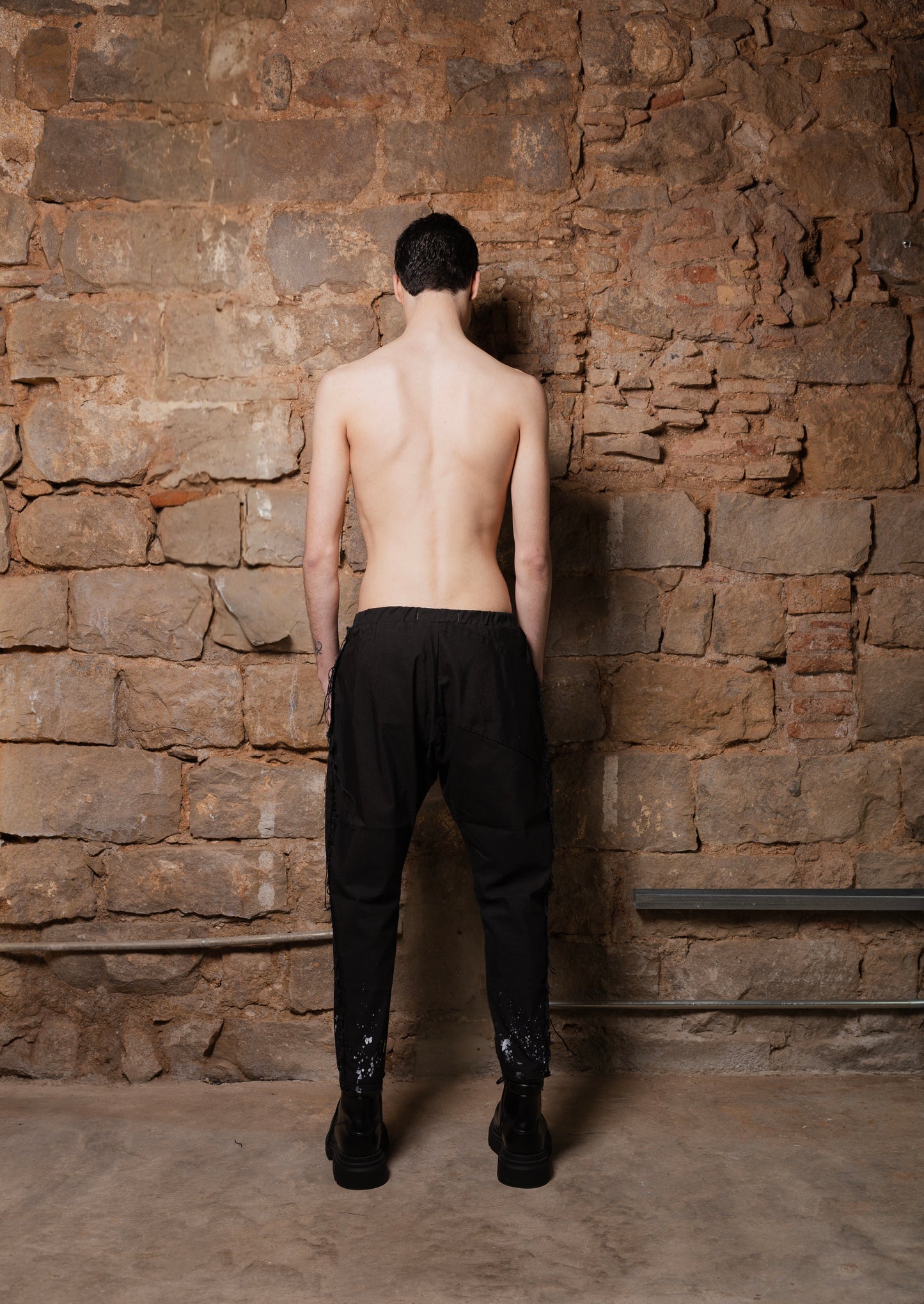 DRIP Black Linen Pants - ZHANNAONA | Pantalones - Back View