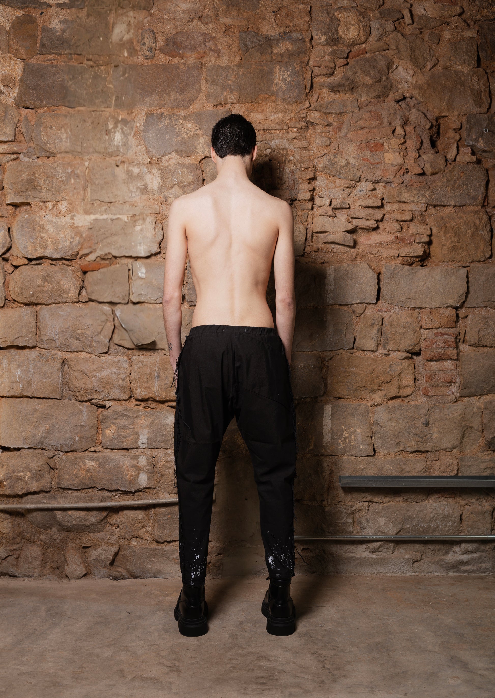 DRIP Black Linen Pants - ZHANNAONA | Pantalones - Back View