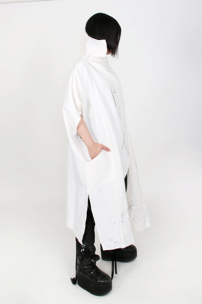 Drip Linen White Hand-Painted Cape - ZHANNAONA | Partes de arriba - Detail View