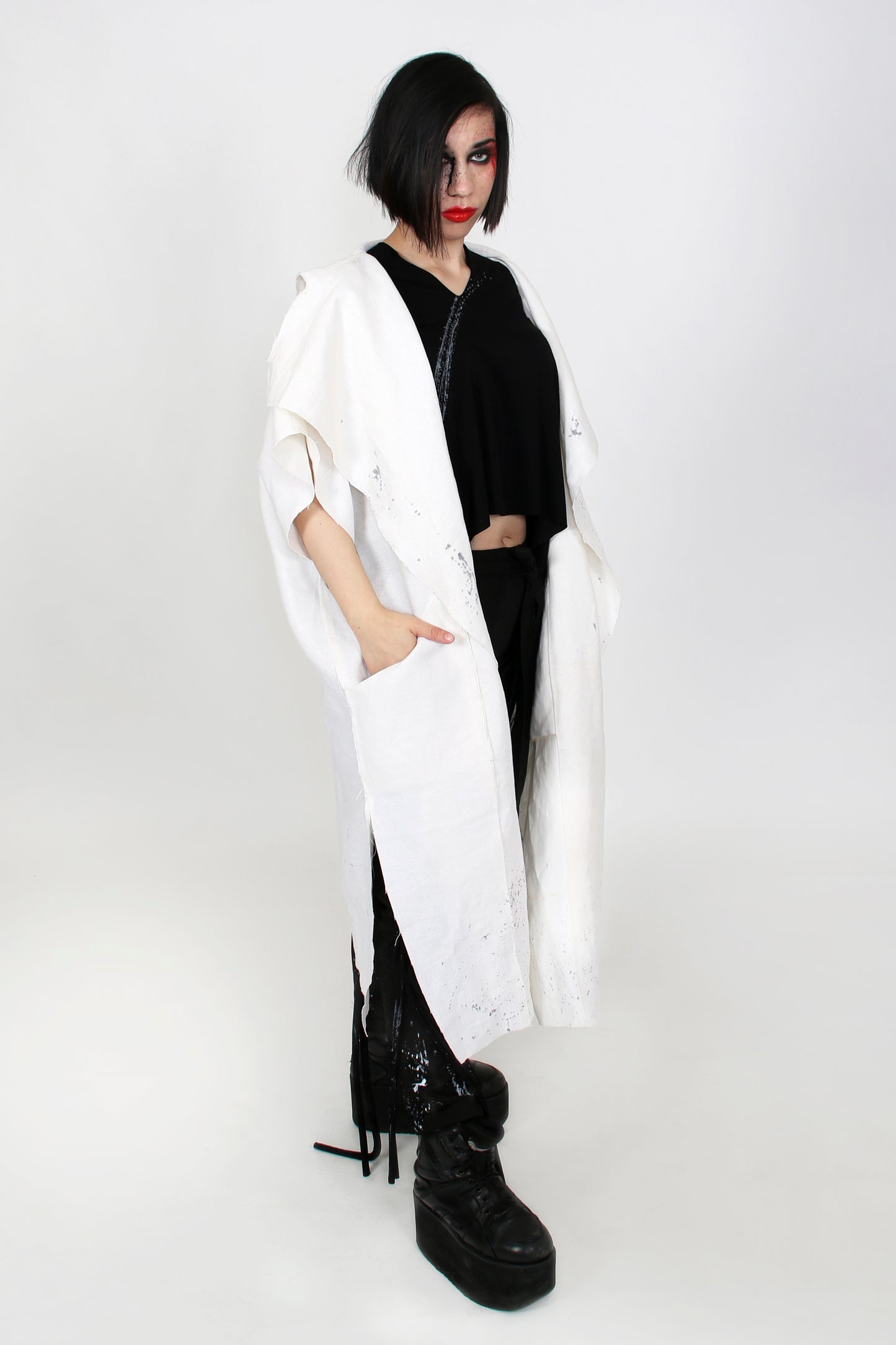 Drip Linen White Hand-Painted Cape - ZHANNAONA | Partes de arriba - View 4