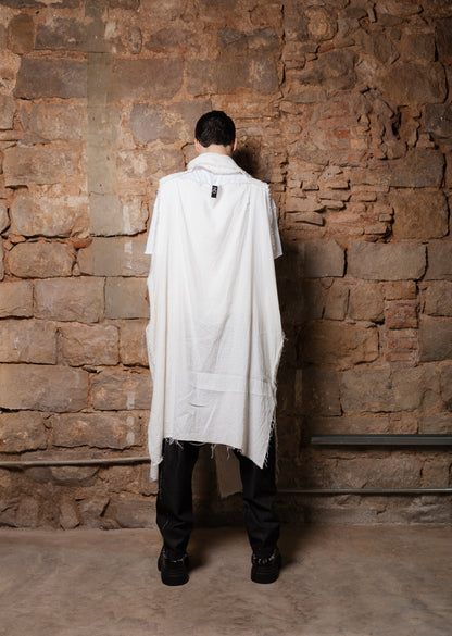 DUNE Transformable Cape in OFF White Linen & Cotton - ZHANNAONA | Partes de arriba - Back View