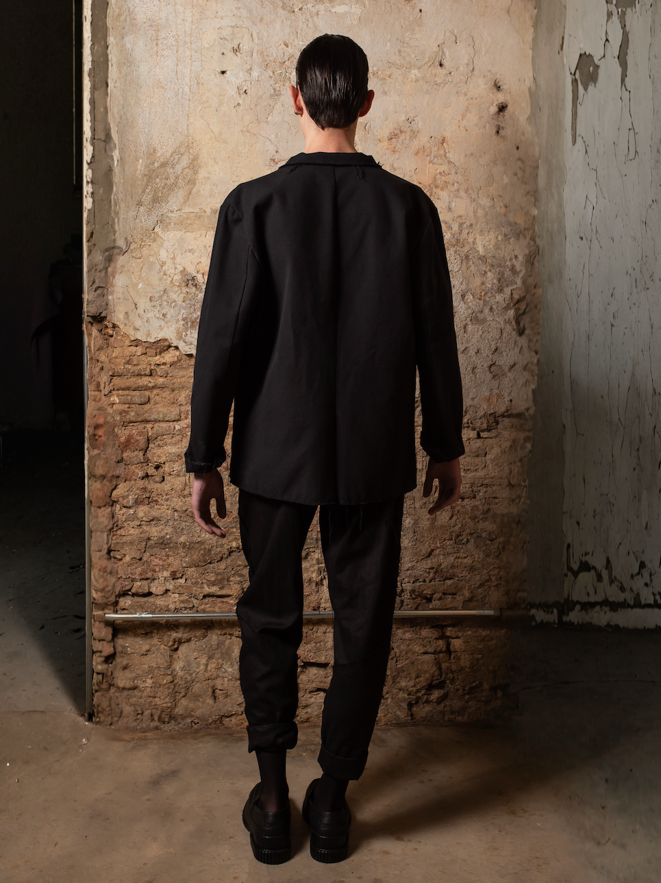 Frayed Linen Blazer - ZHANNAONA | Partes de arriba - Back View