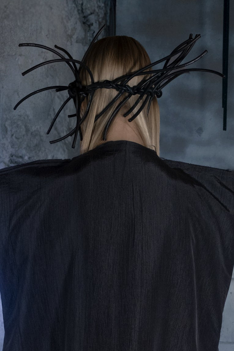 Gorgona Cable Crown - ZHANNAONA | Accesorios - Detail View