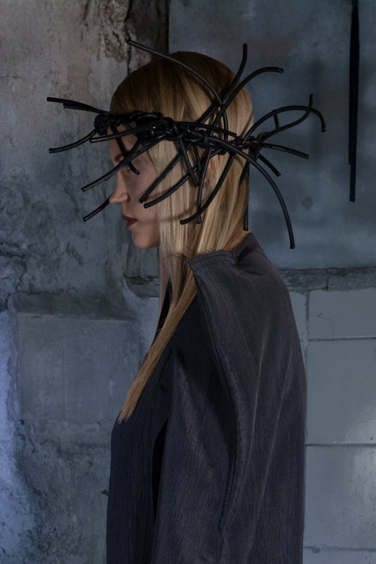 Gorgona Cable Crown - ZHANNAONA | Accesorios - Back View