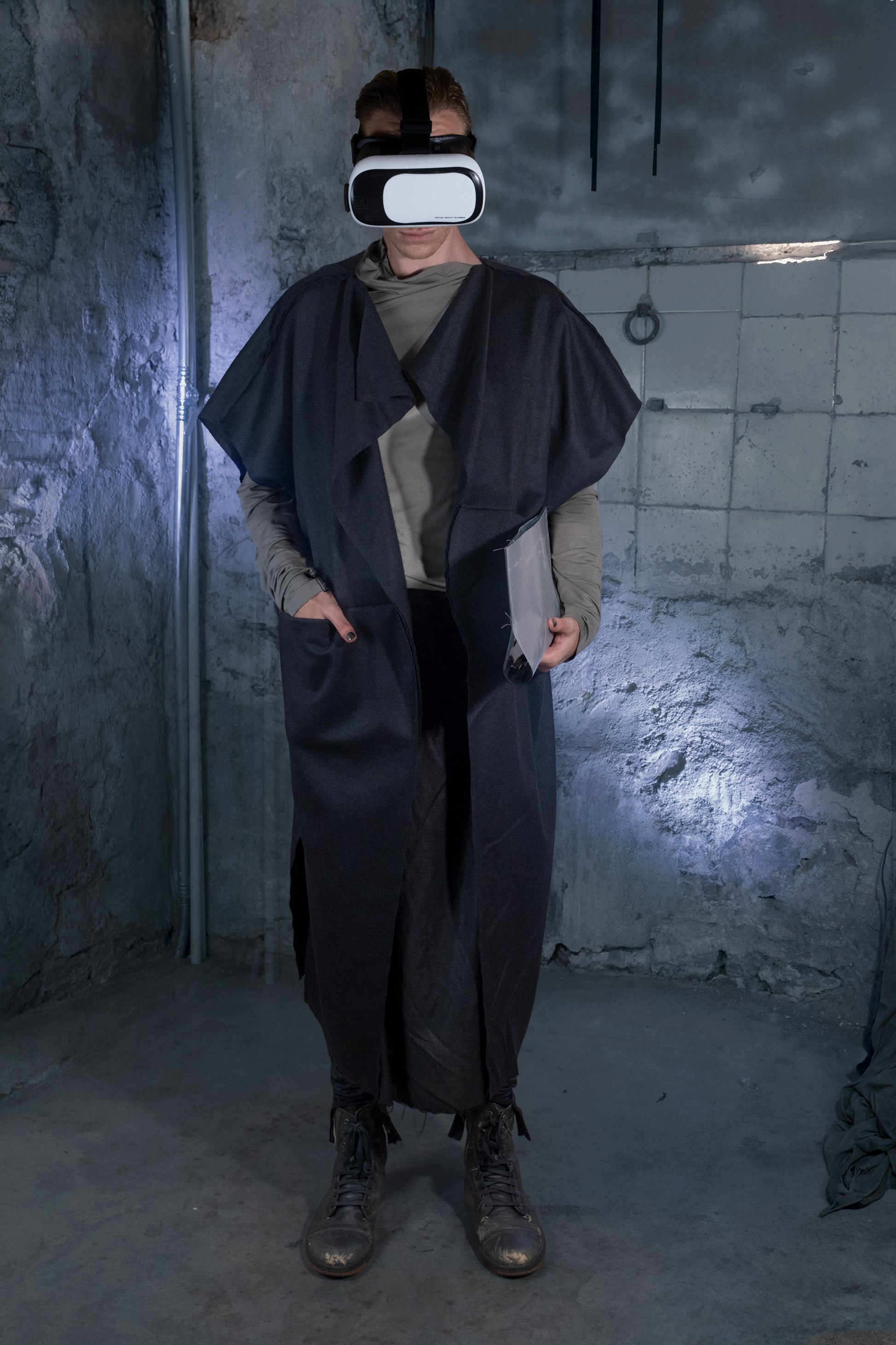 Gravité Asymmetrical Sleeveless Cape Coat - ZHANNAONA | Partes de arriba