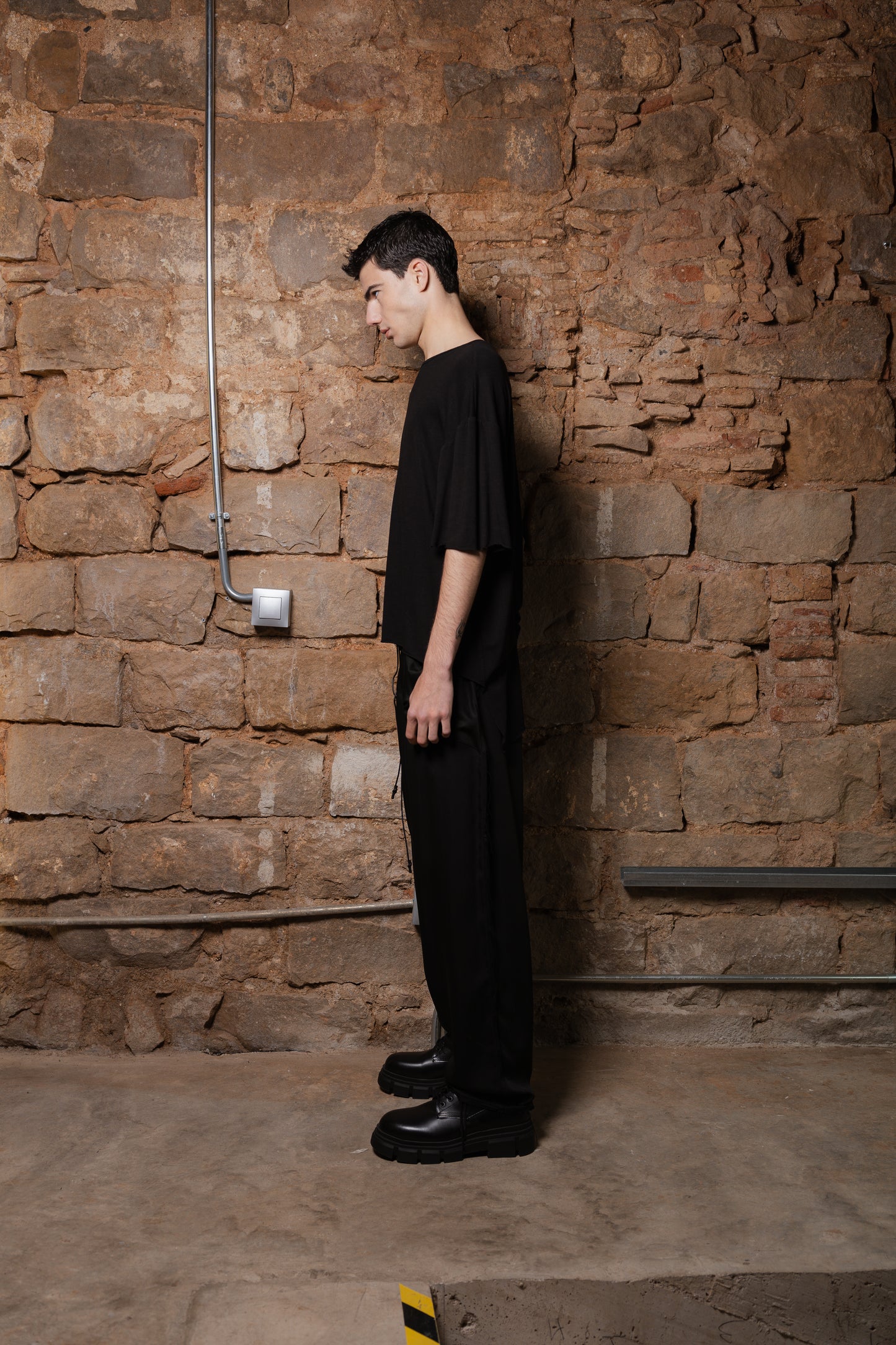 IVAN Oversize T-Shirt in Black Viscose - ZHANNAONA | Camisetas - Detail View