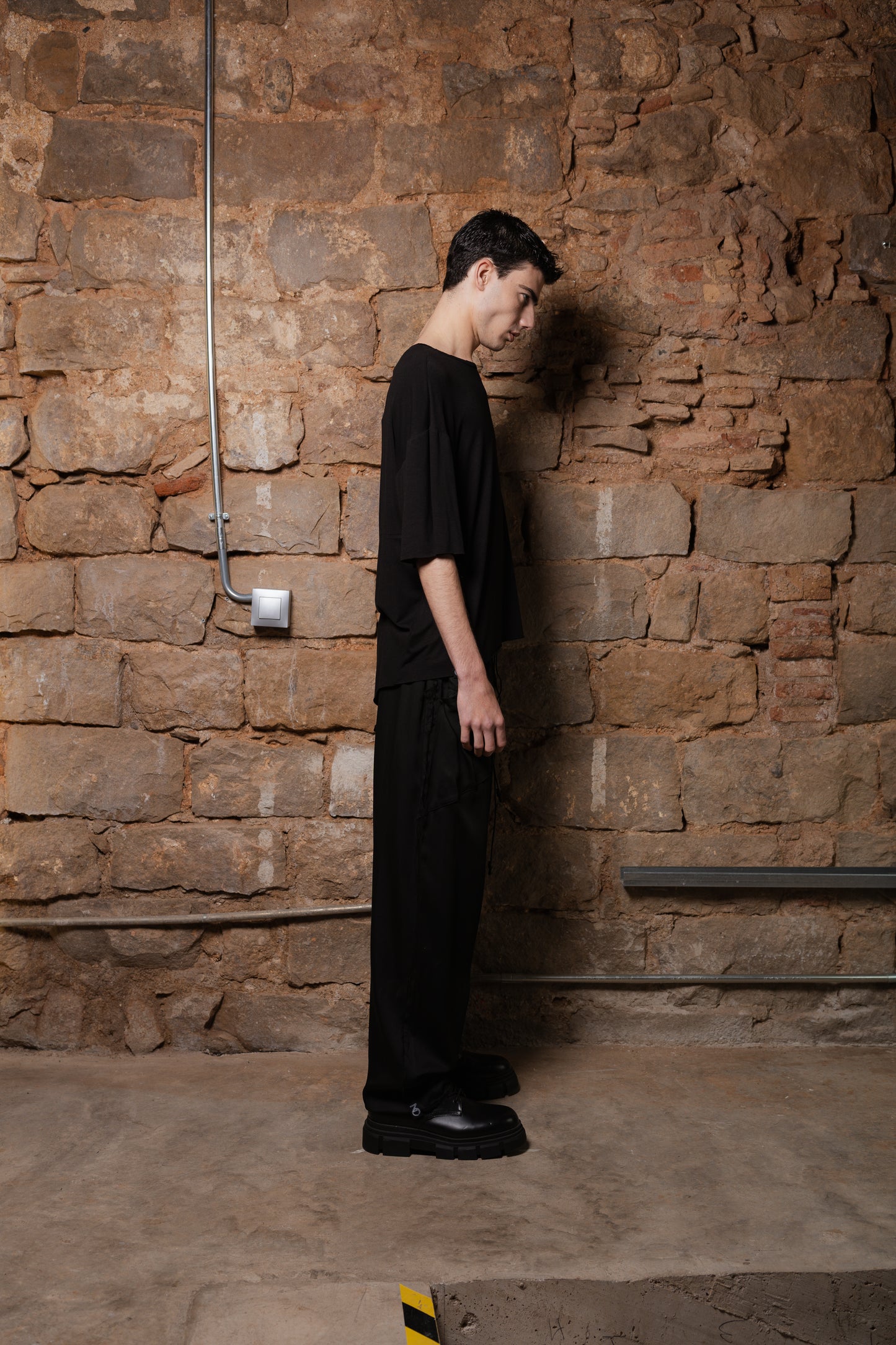 IVAN Oversize T-Shirt in Black Viscose - ZHANNAONA | Camisetas - View 4
