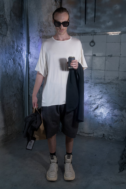 IVAN Oversize T-Shirt in Off White Bamboo - ZHANNAONA | Camisetas