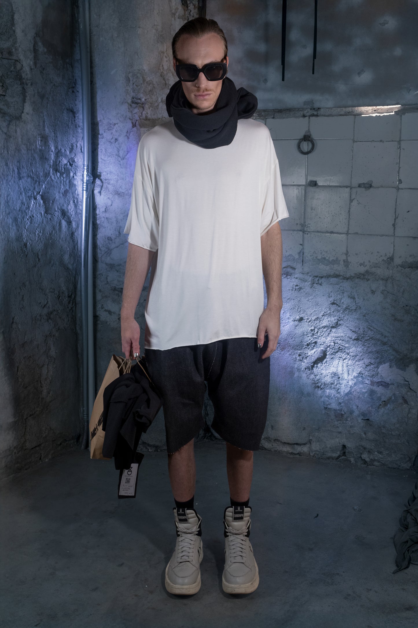 IVAN Oversize T-Shirt in Off White Bamboo - ZHANNAONA | Camisetas - View 5
