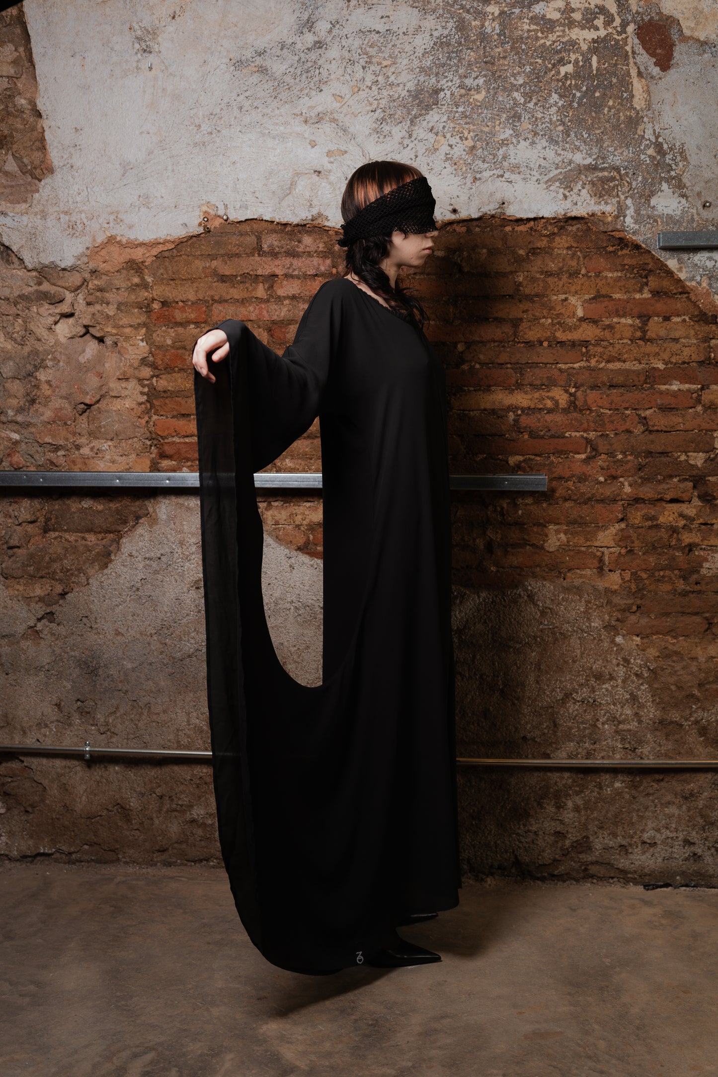 Long Asymmetrical Dress BLACK HOLE - ZHANNAONA | Vestidos - Detail View