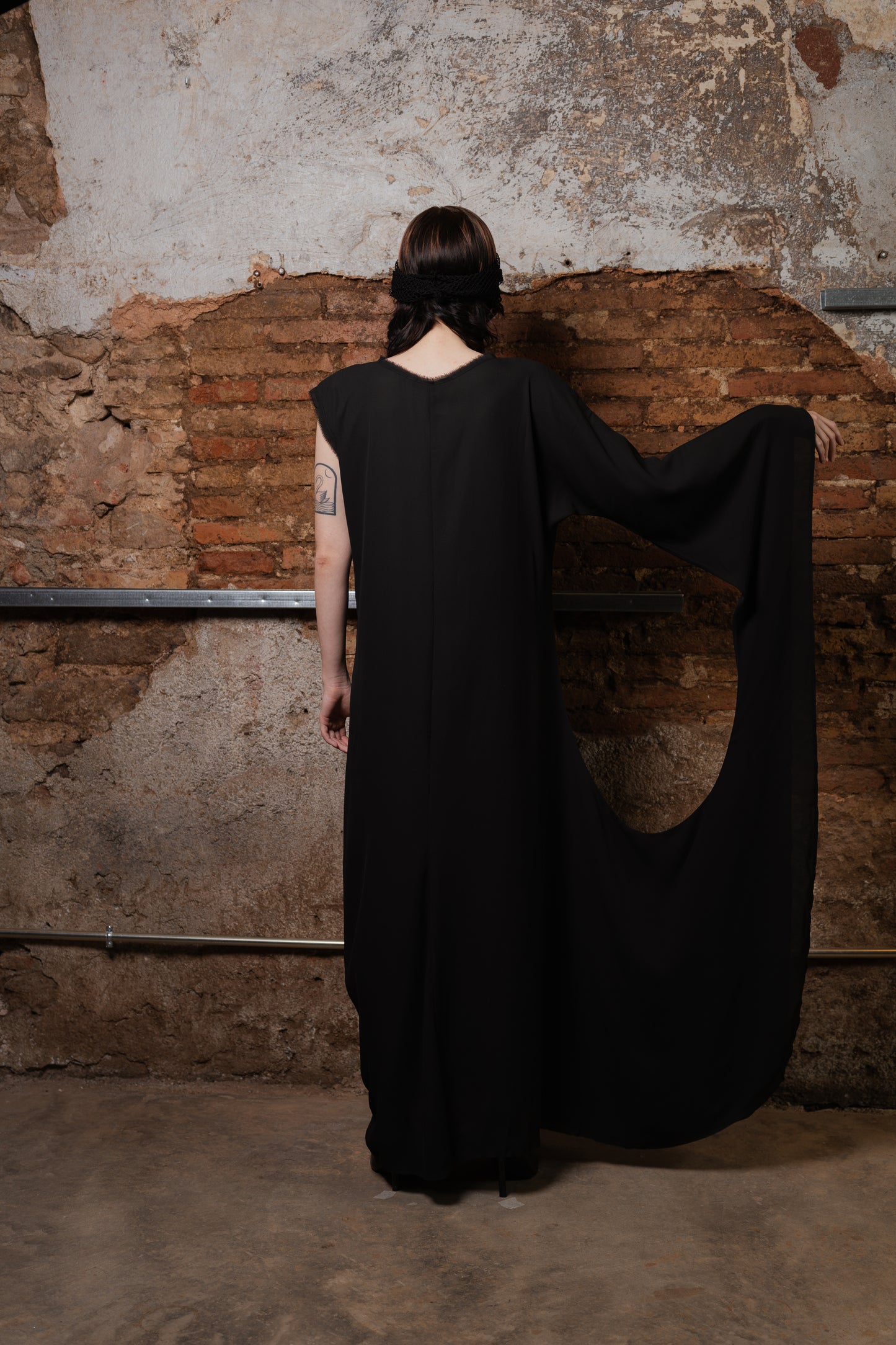 Long Asymmetrical Dress BLACK HOLE - ZHANNAONA | Vestidos - Back View