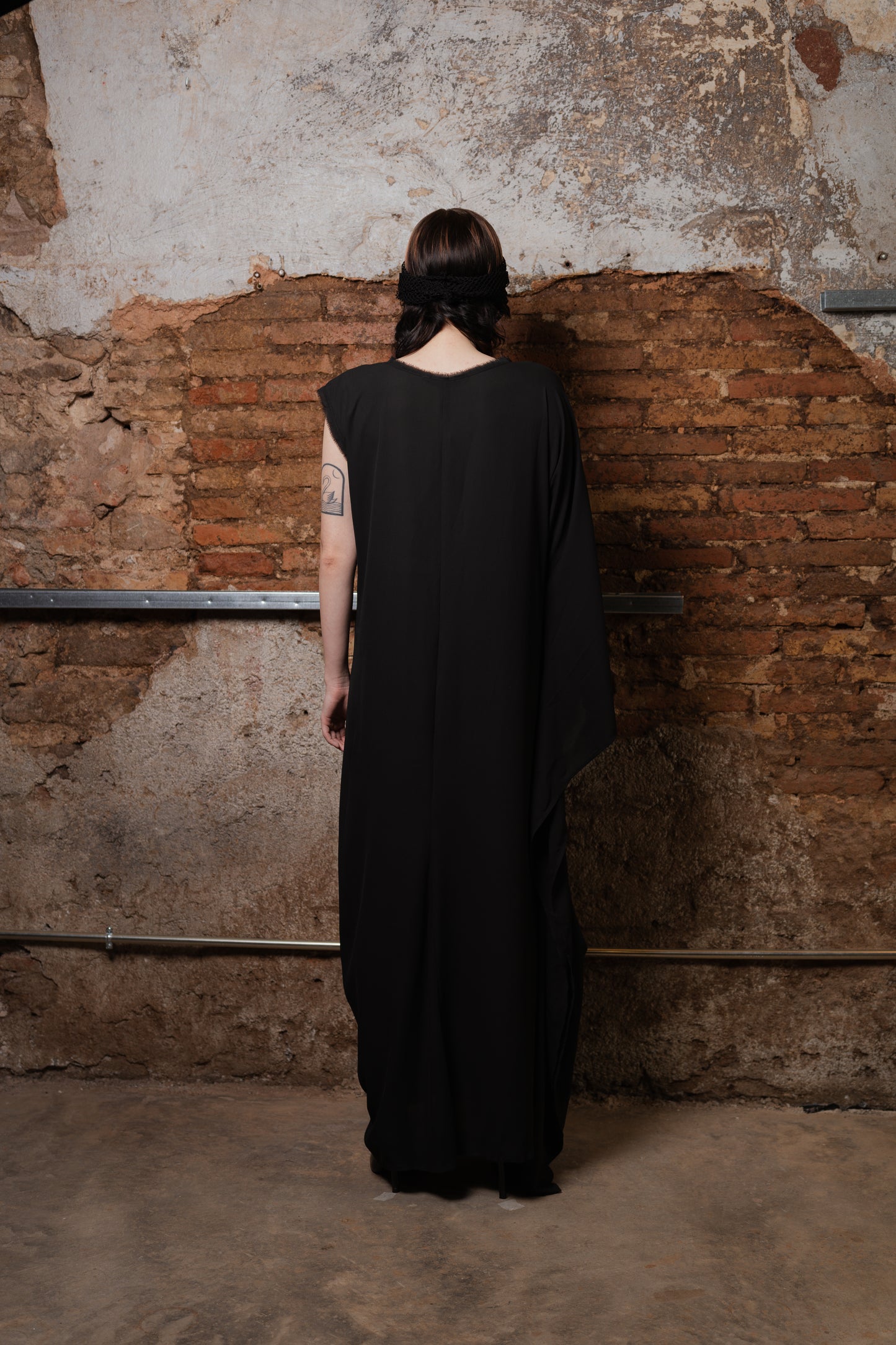 Long Asymmetrical Dress BLACK HOLE - ZHANNAONA | Vestidos - View 6