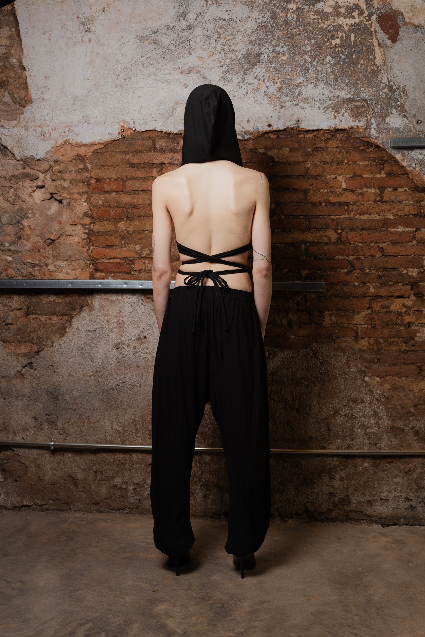 Low Rise Nefer Pants 2.0 in Black Viscose - ZHANNAONA | Pantalones - View 7