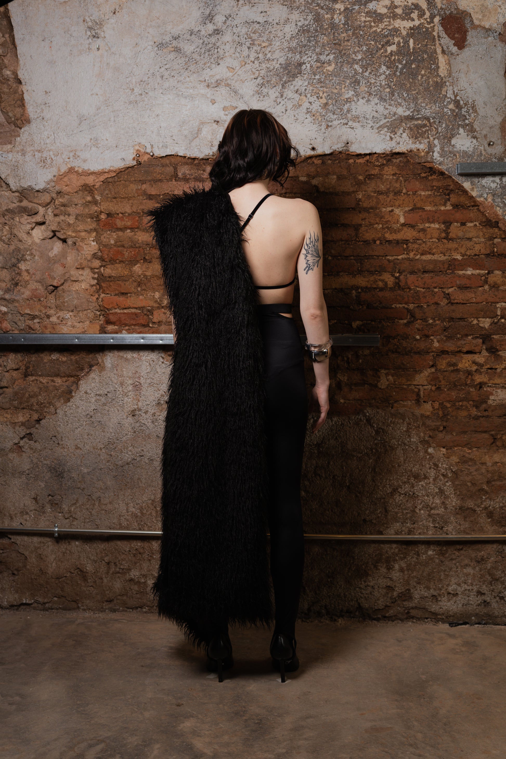 Mongolian Faux-Fur Vegan Reversible Unilateral Coat - ZHANNAONA | Partes de arriba - Back View