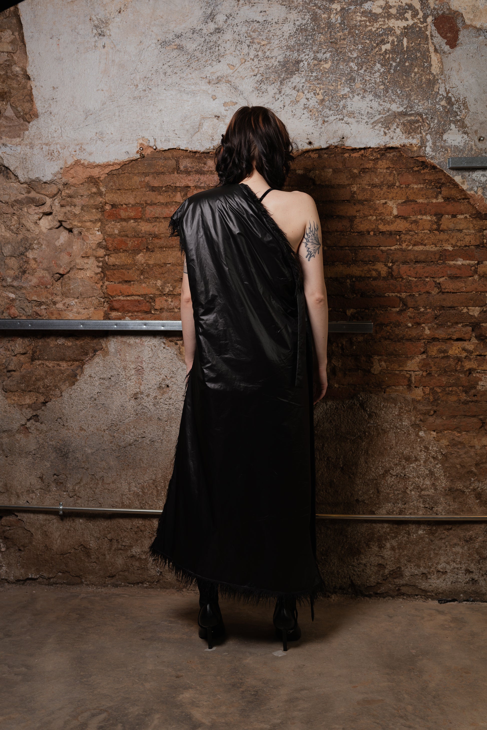 Mongolian Faux-Fur Vegan Reversible Unilateral Coat - ZHANNAONA | Partes de arriba - View 11