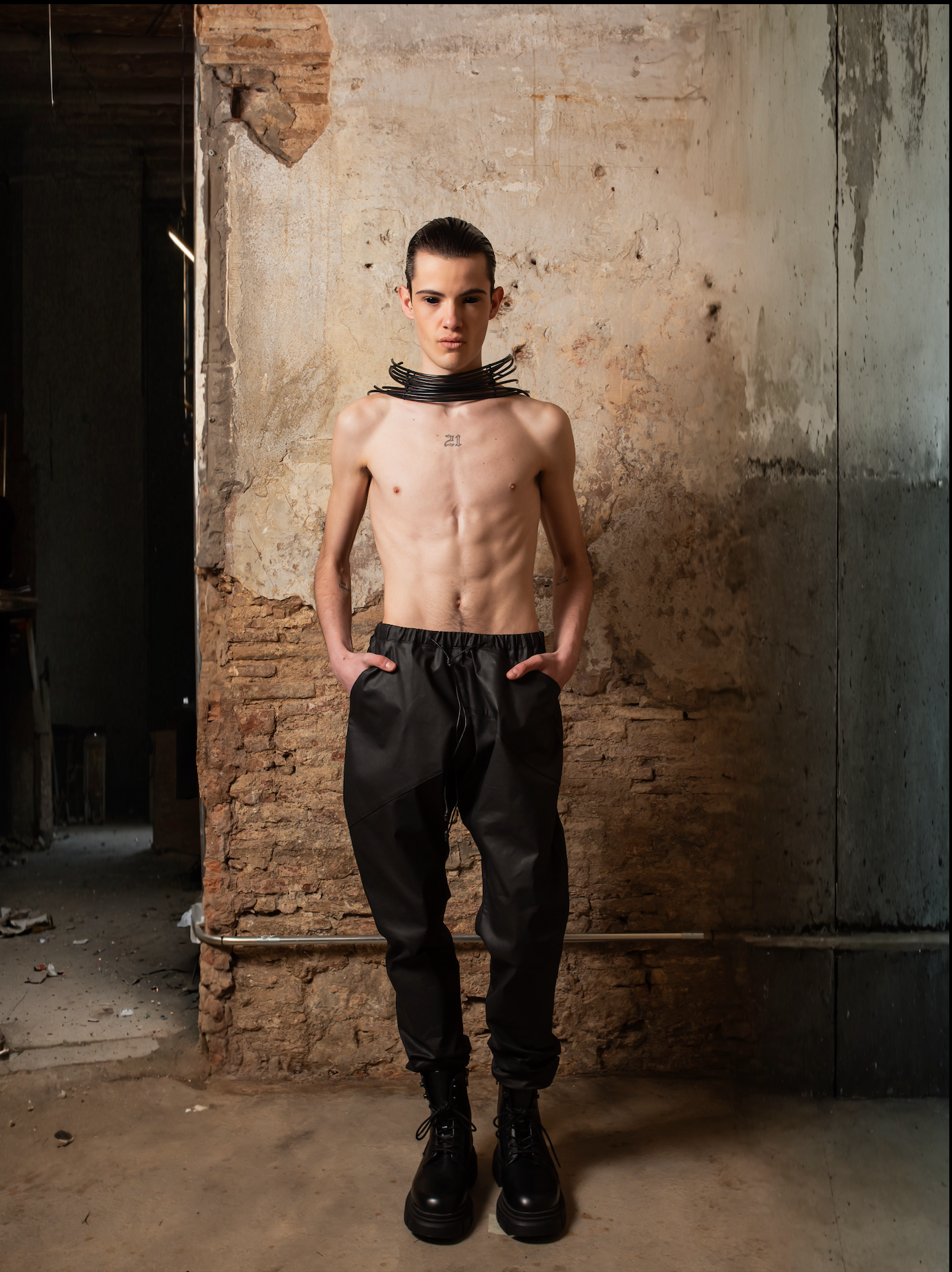 Satin Pants NEU 2.0 - ZHANNAONA | Pantalones - Detail View