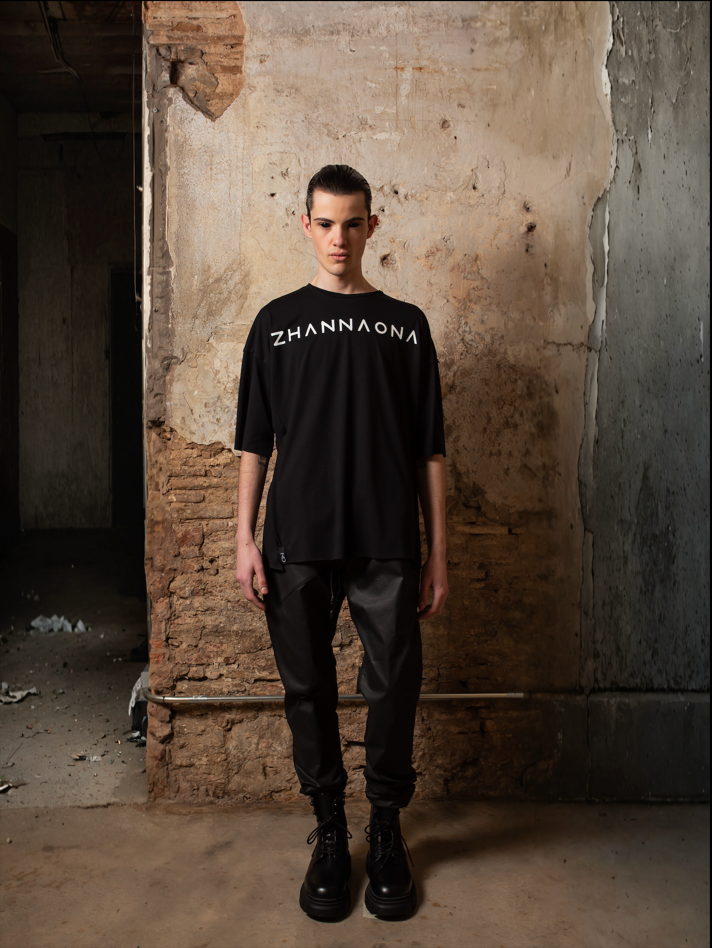 Tardor Oversize Asymmetrical Logo T-Shirt - ZHANNAONA | Camisetas